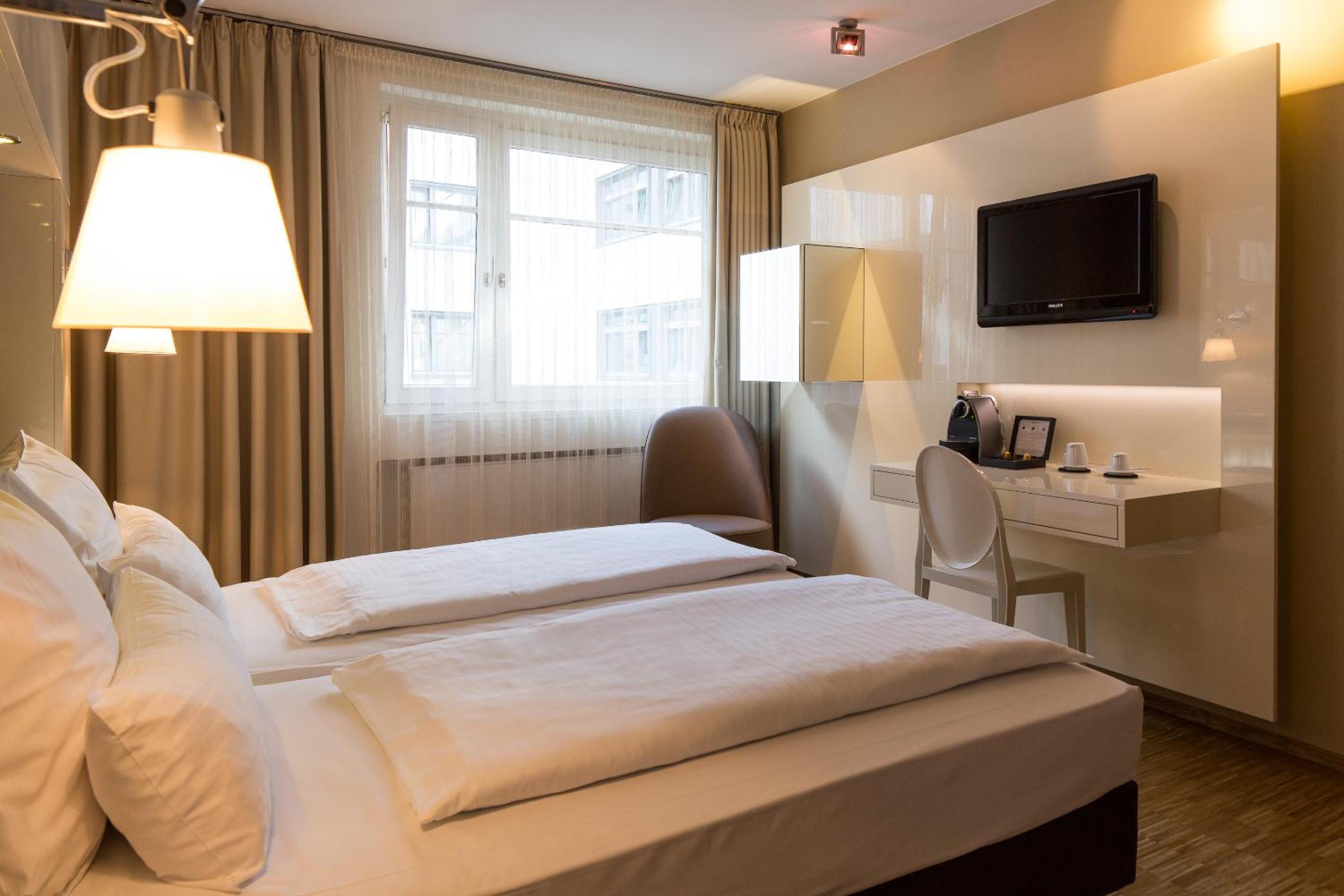 Double Room - Photo 2
