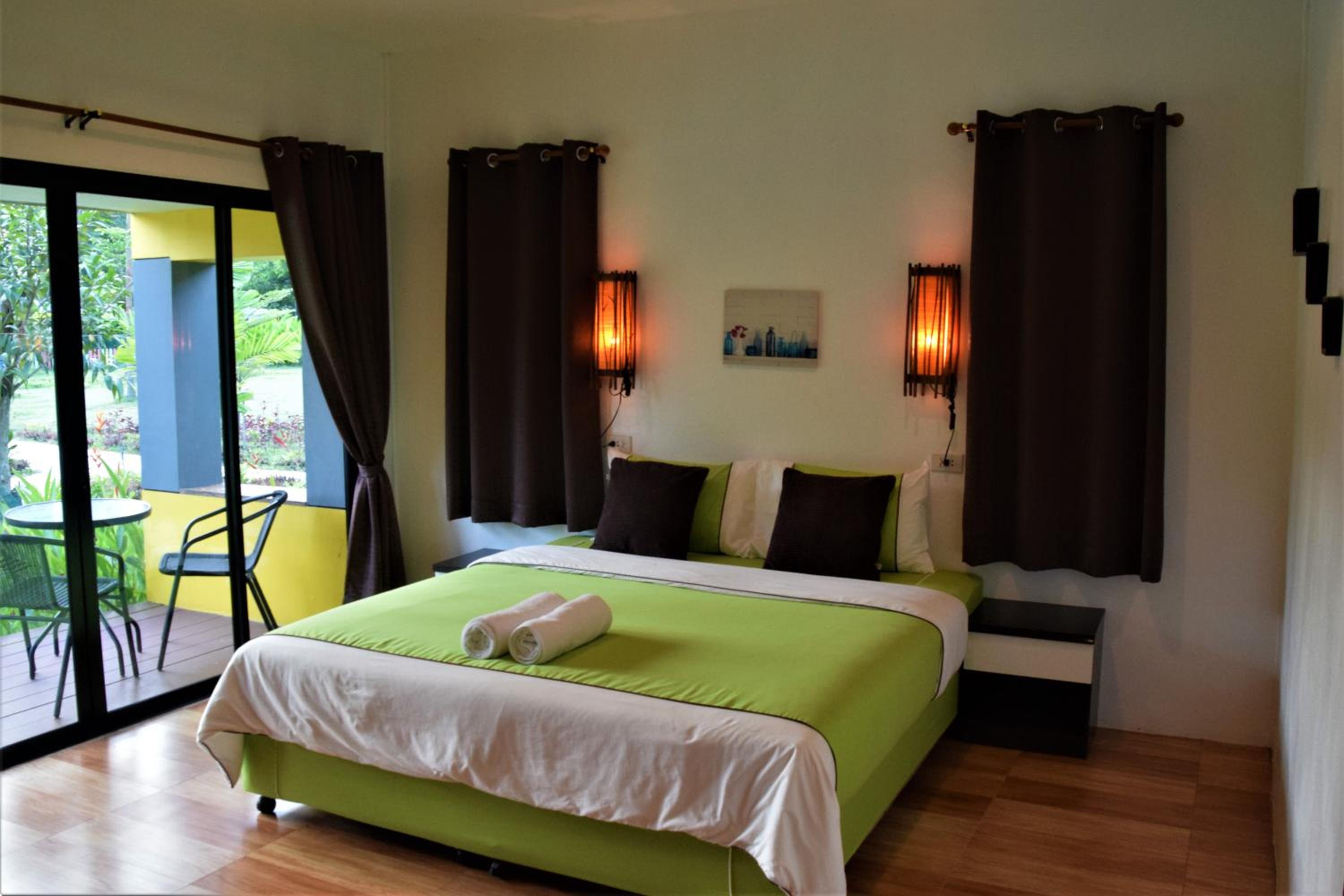 Queen Room with Garden View - Photo 18