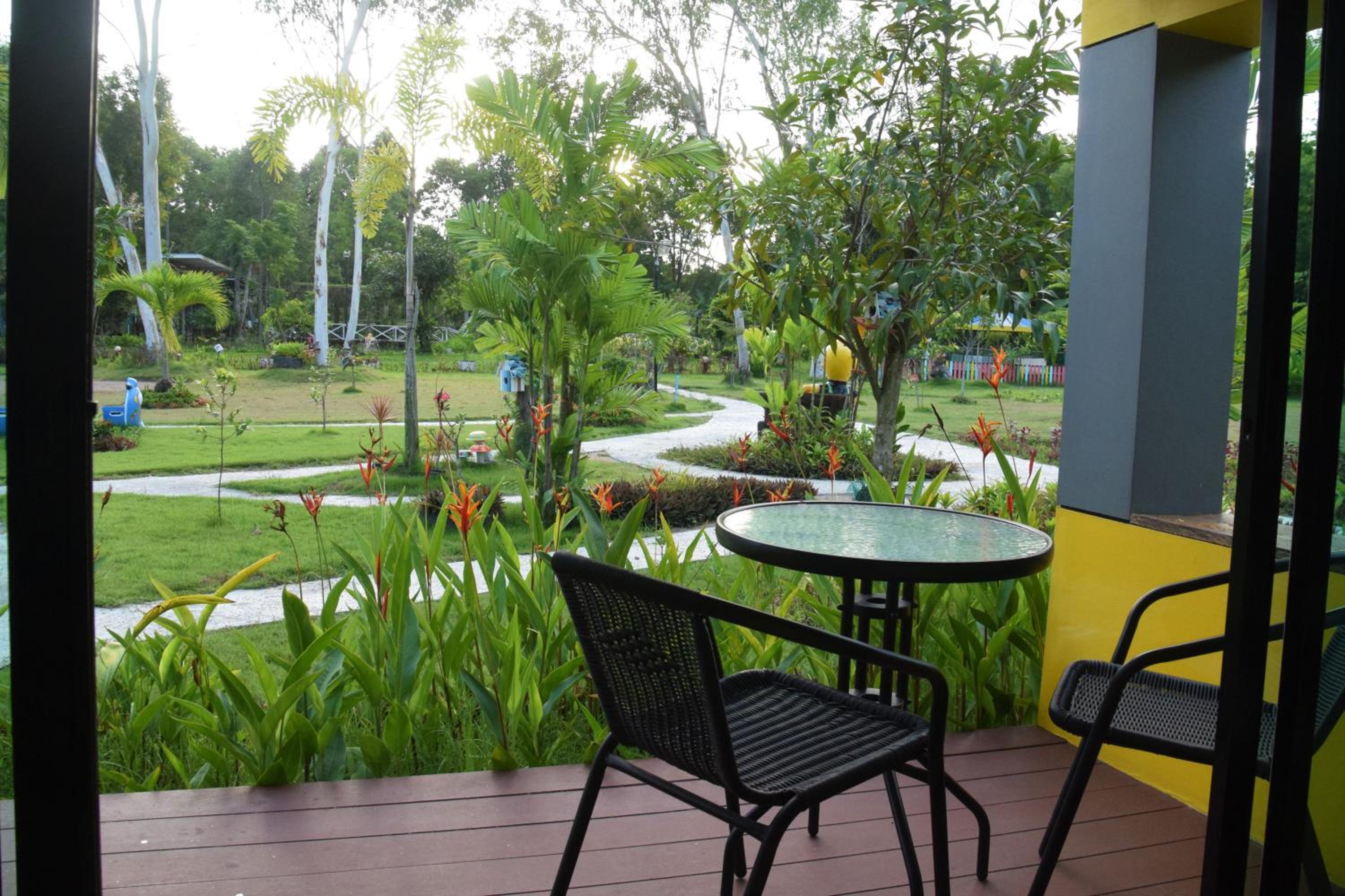 Queen Room with Garden View - Photo 8