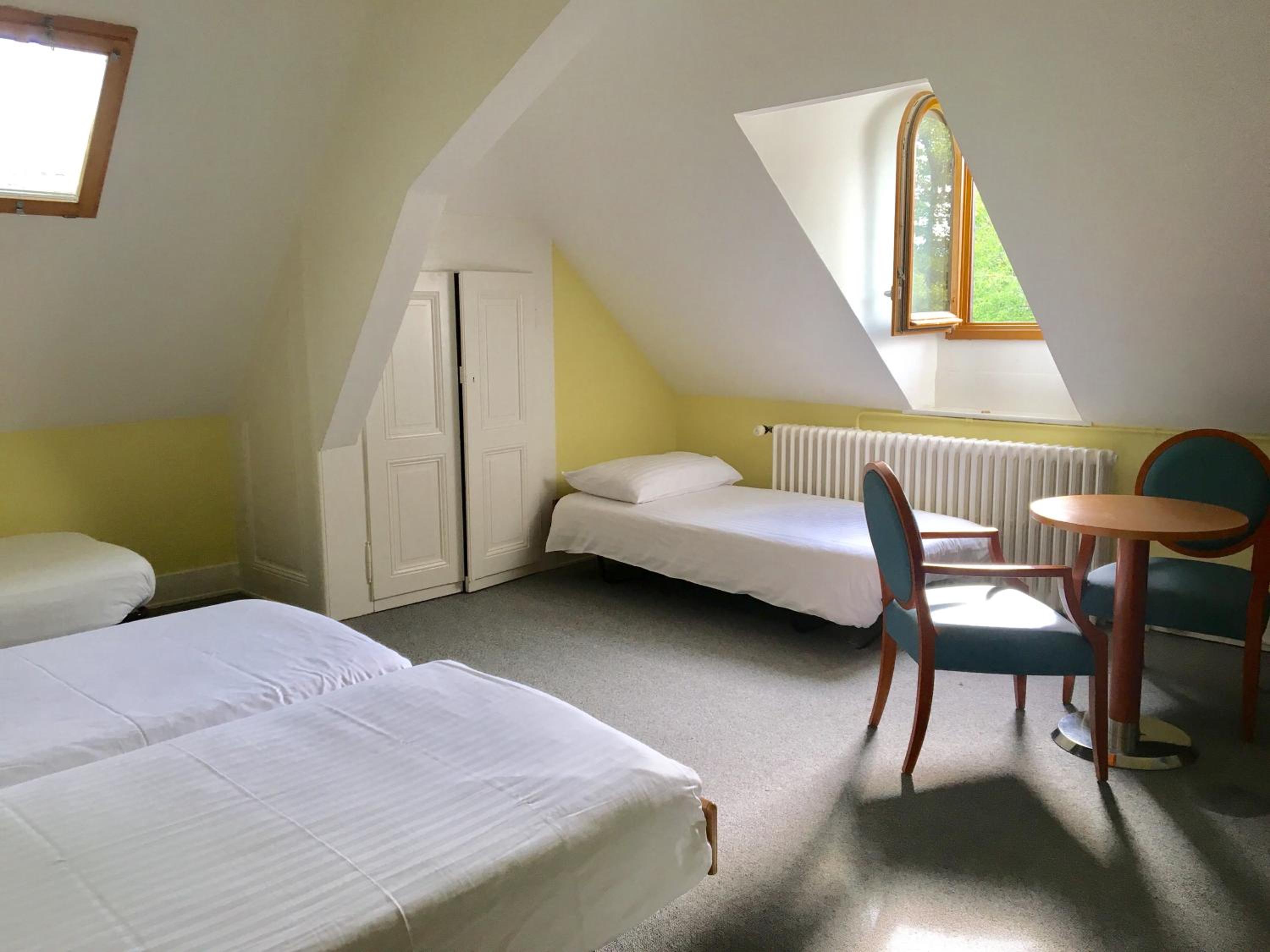 Triple Room with Shared Bathroom and Park View