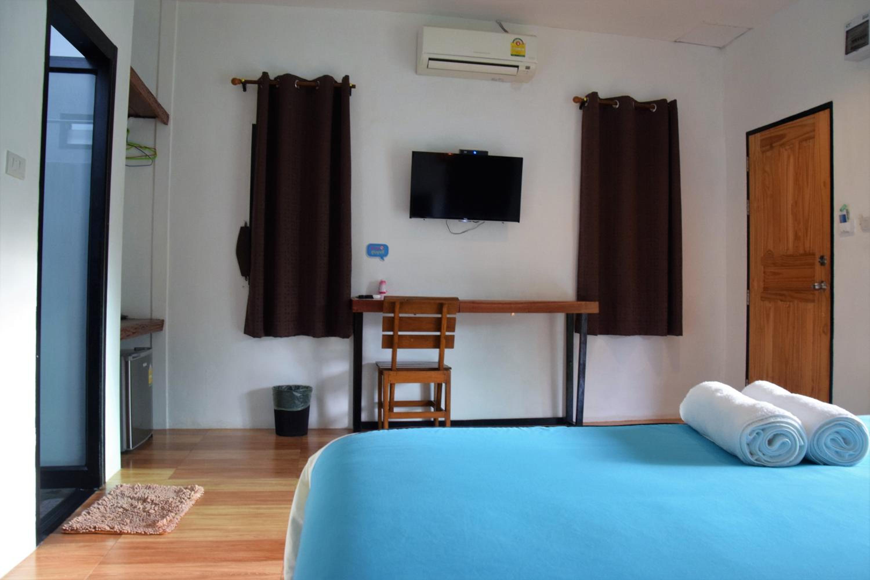 Queen Room with Garden View - Photo 12