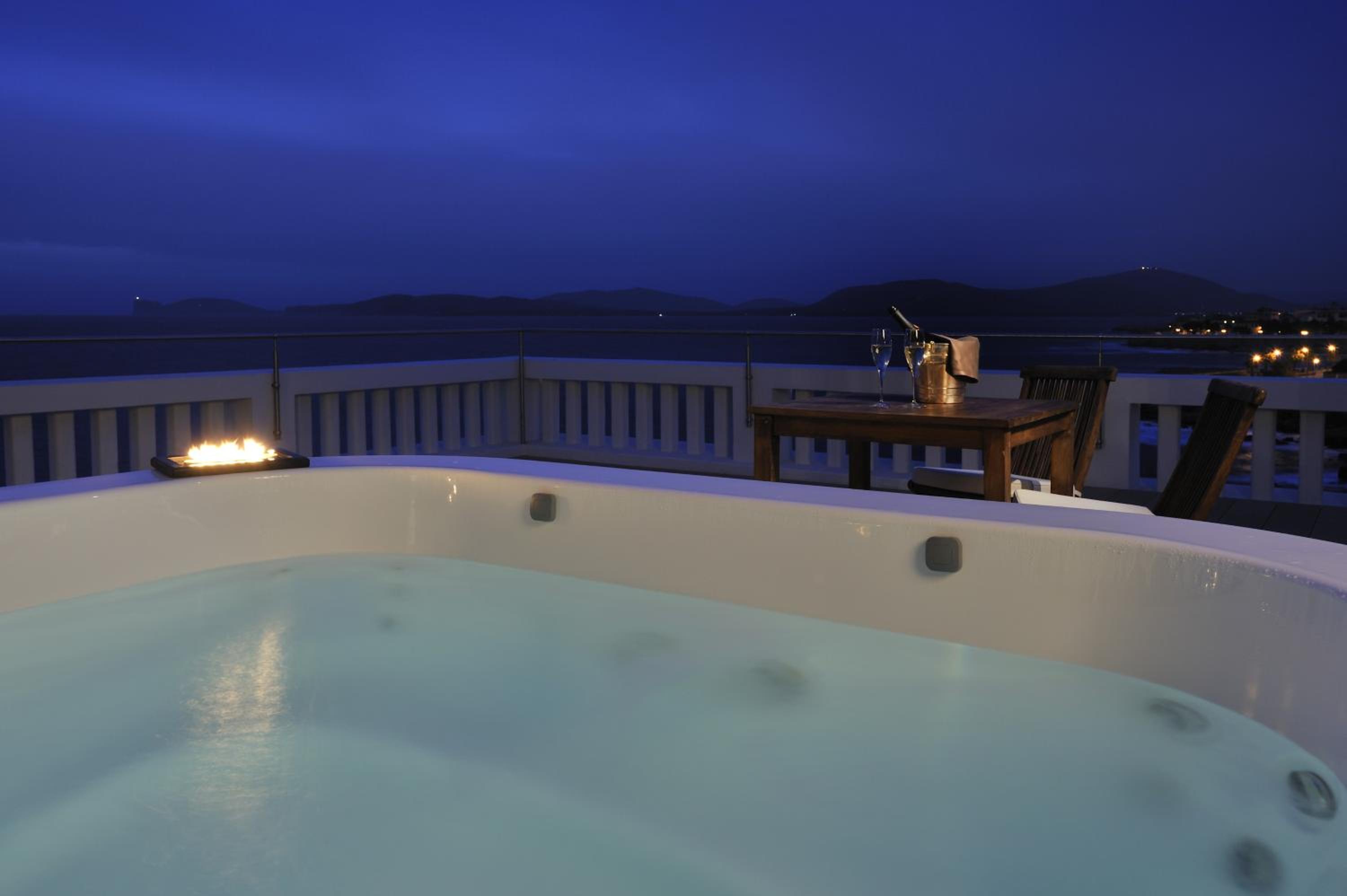 Superior Suite with Terrace and Hot Tub - Photo 10