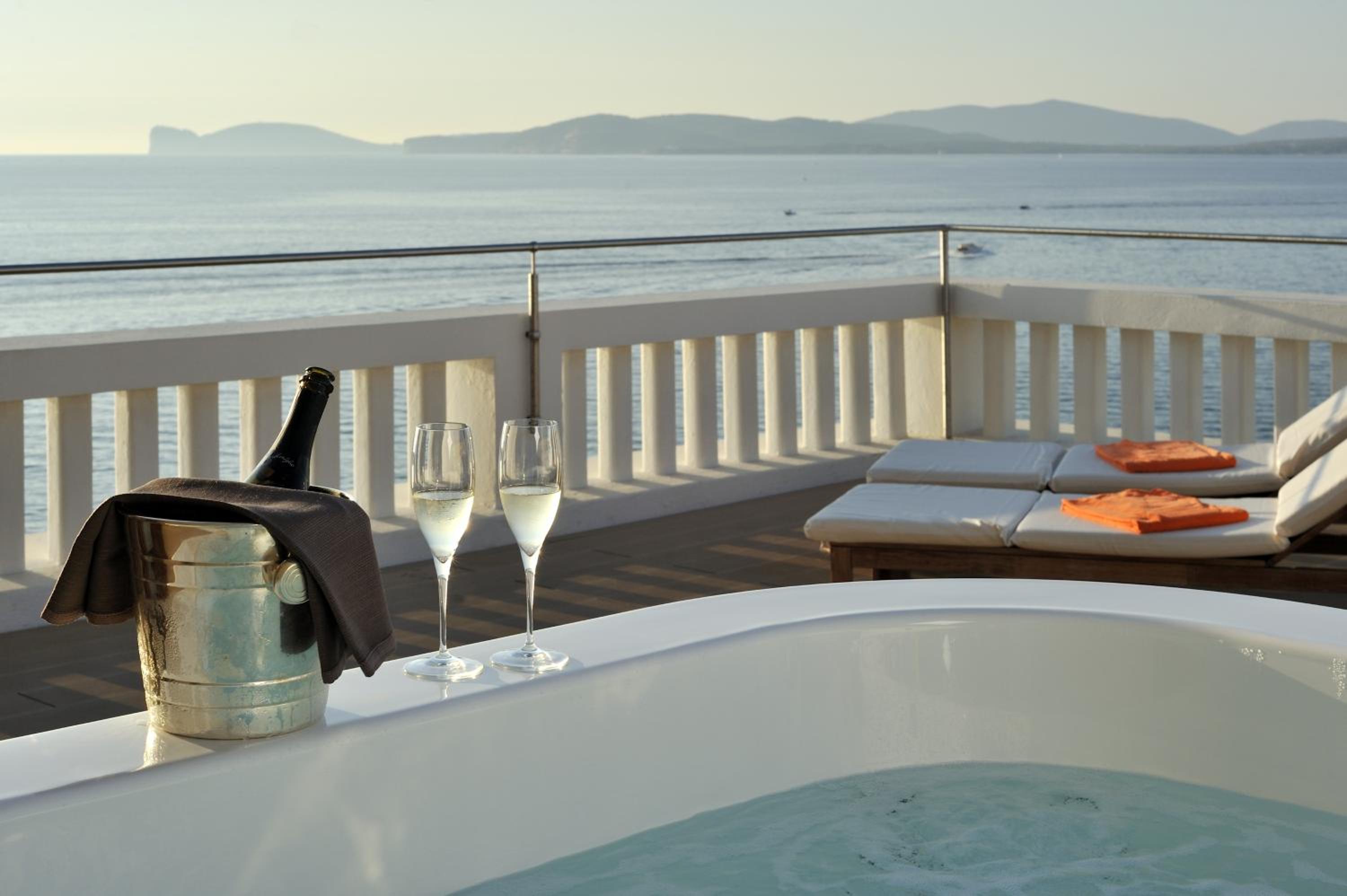 Superior Suite with Terrace and Hot Tub - Photo 9