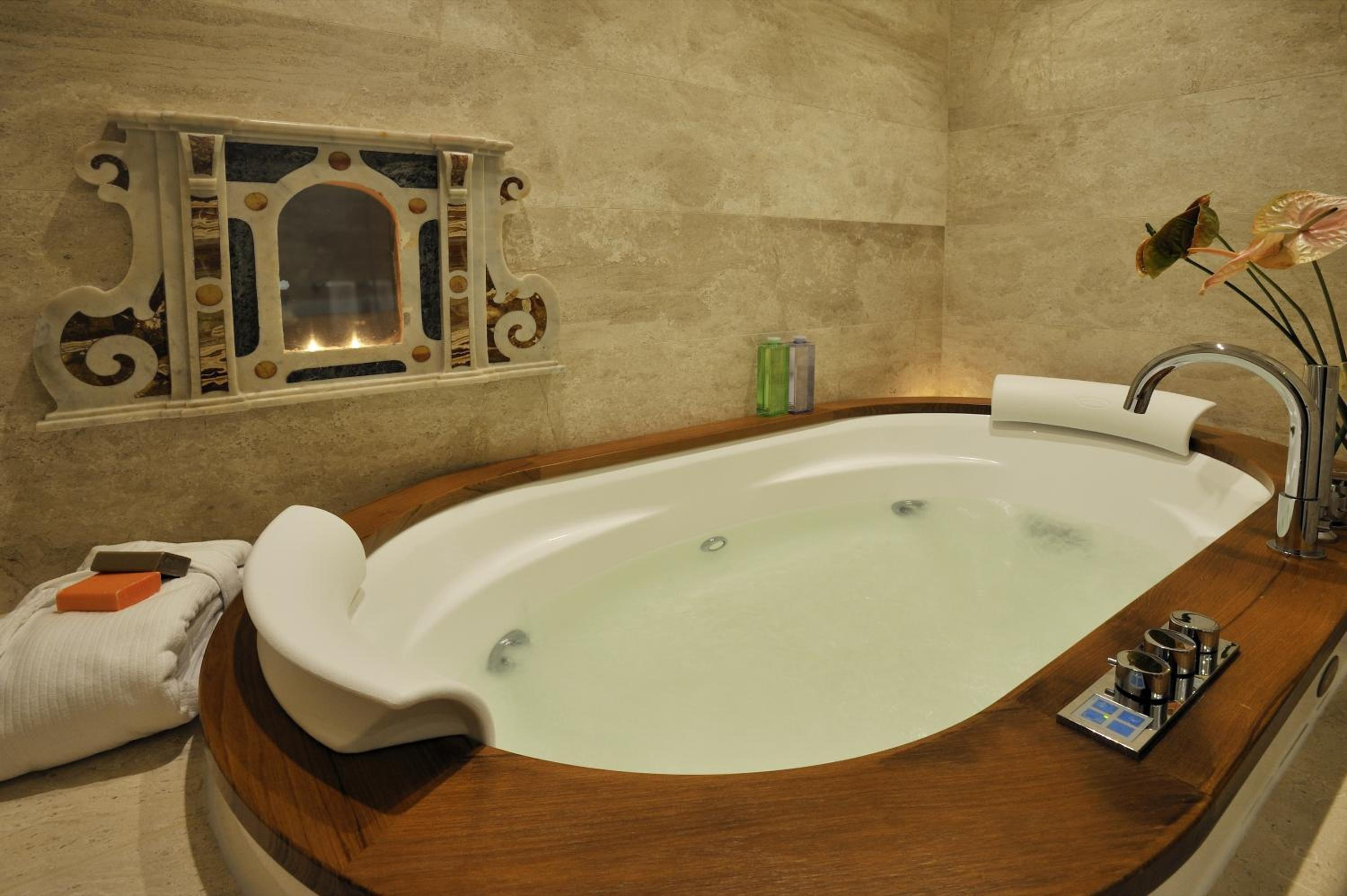 Superior Suite with Terrace and Hot Tub - Photo 8