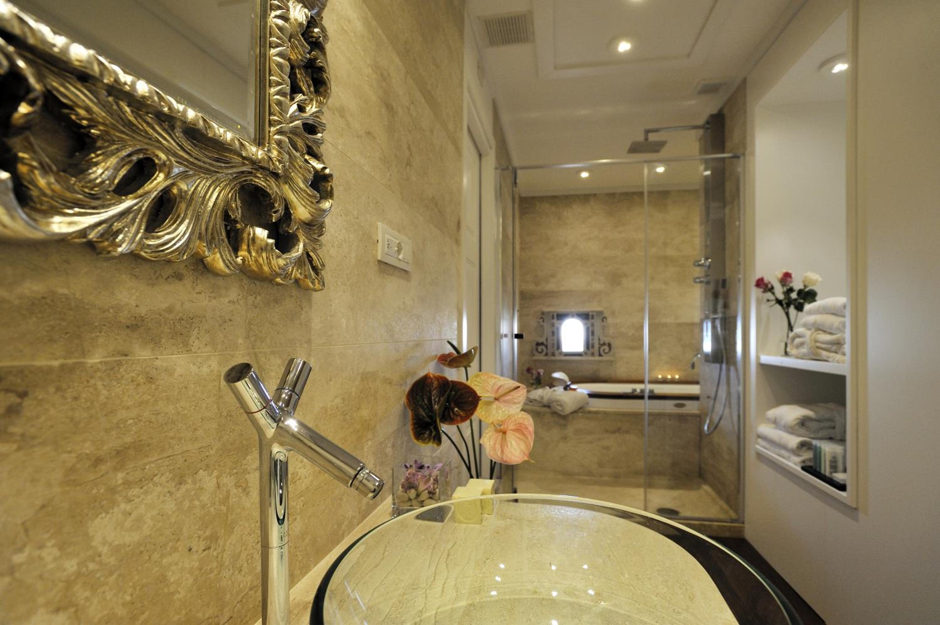 Superior Suite with Terrace and Hot Tub - Photo 7