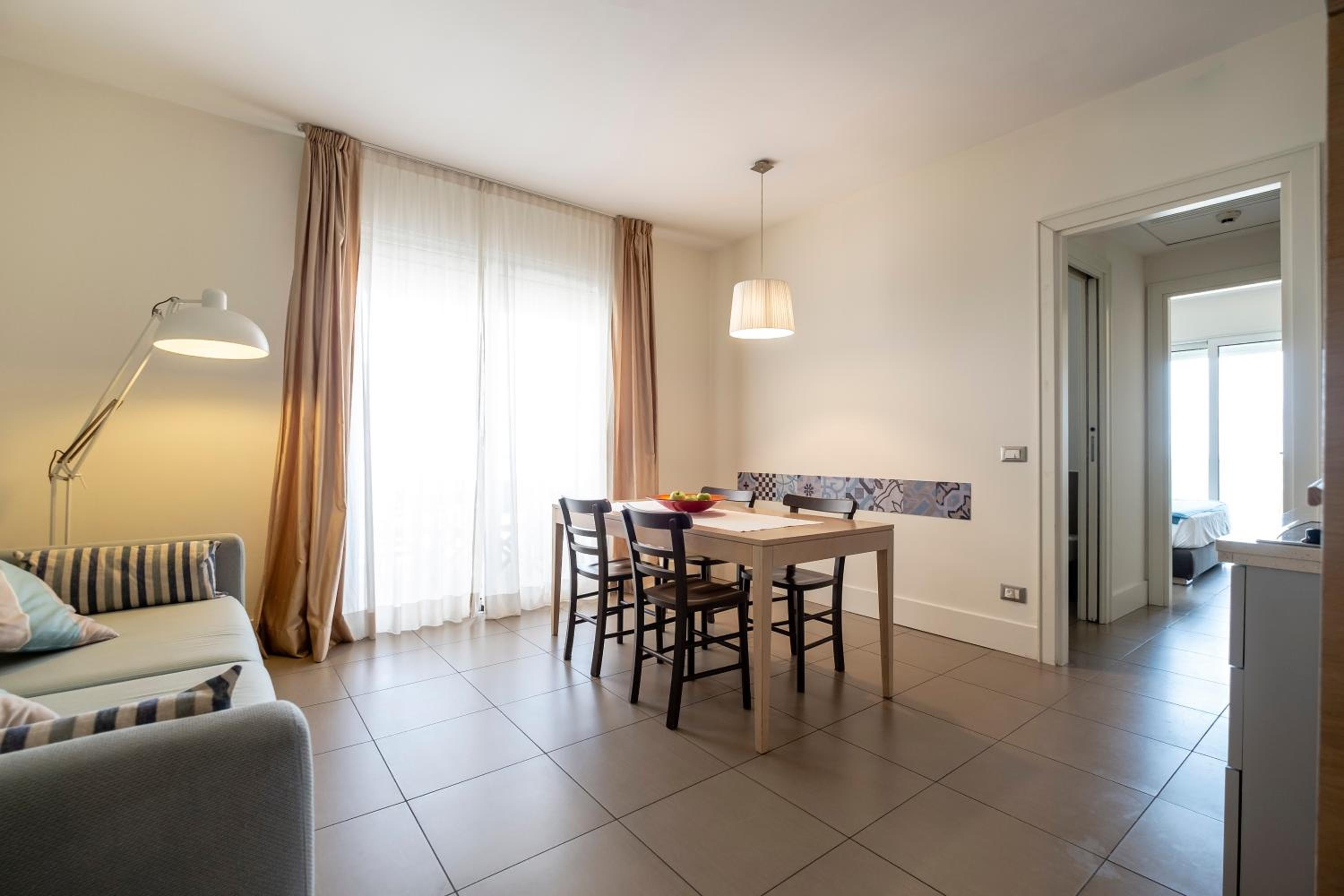 Suite - Photo 5
