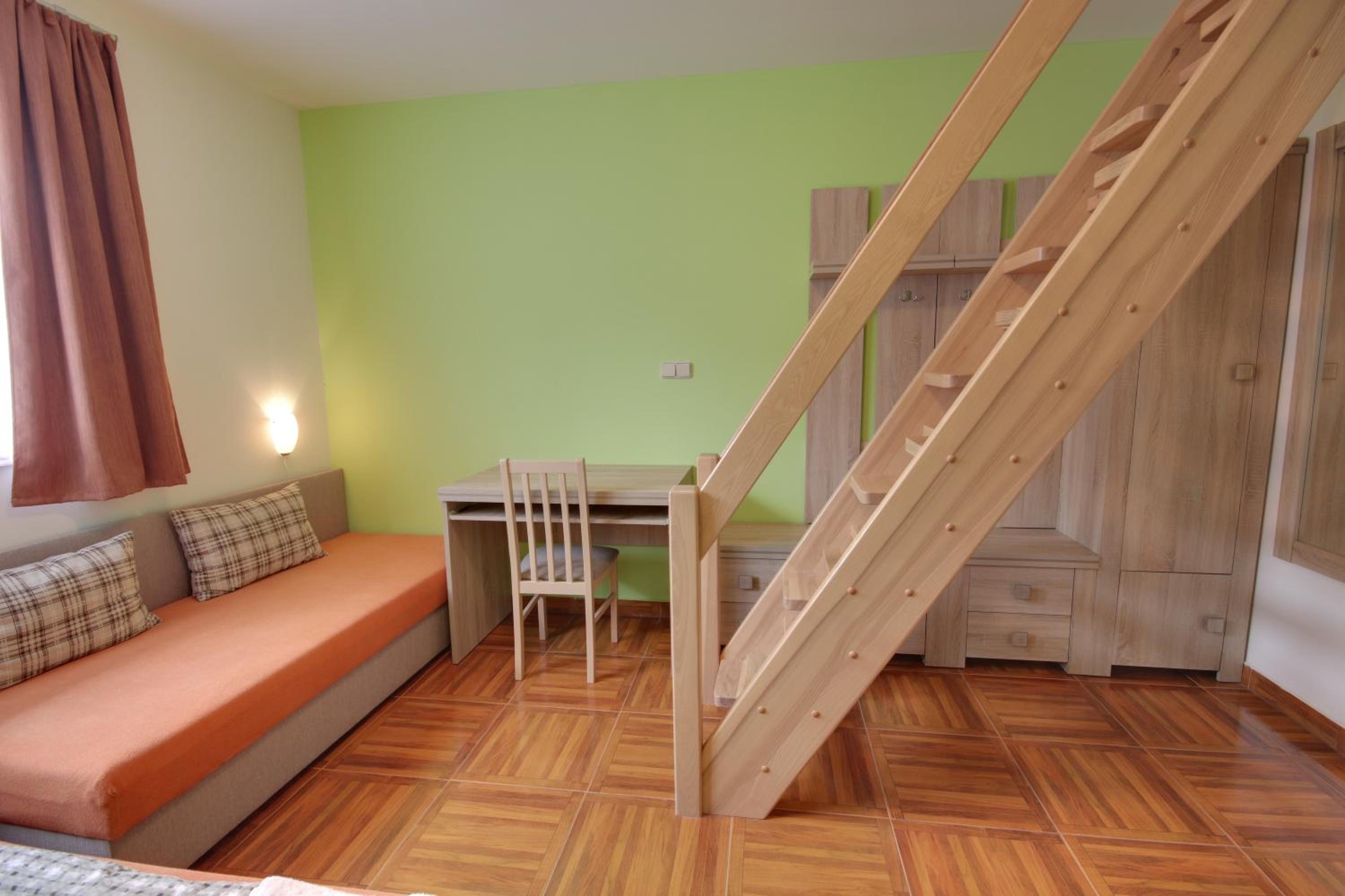 Family Studio 3 - Photo 17