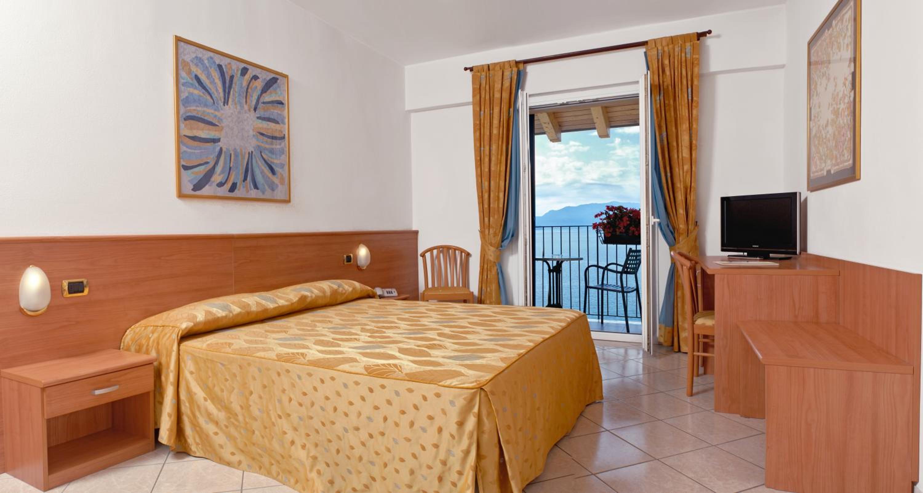 Comfort Double Room with Lake View photo 1