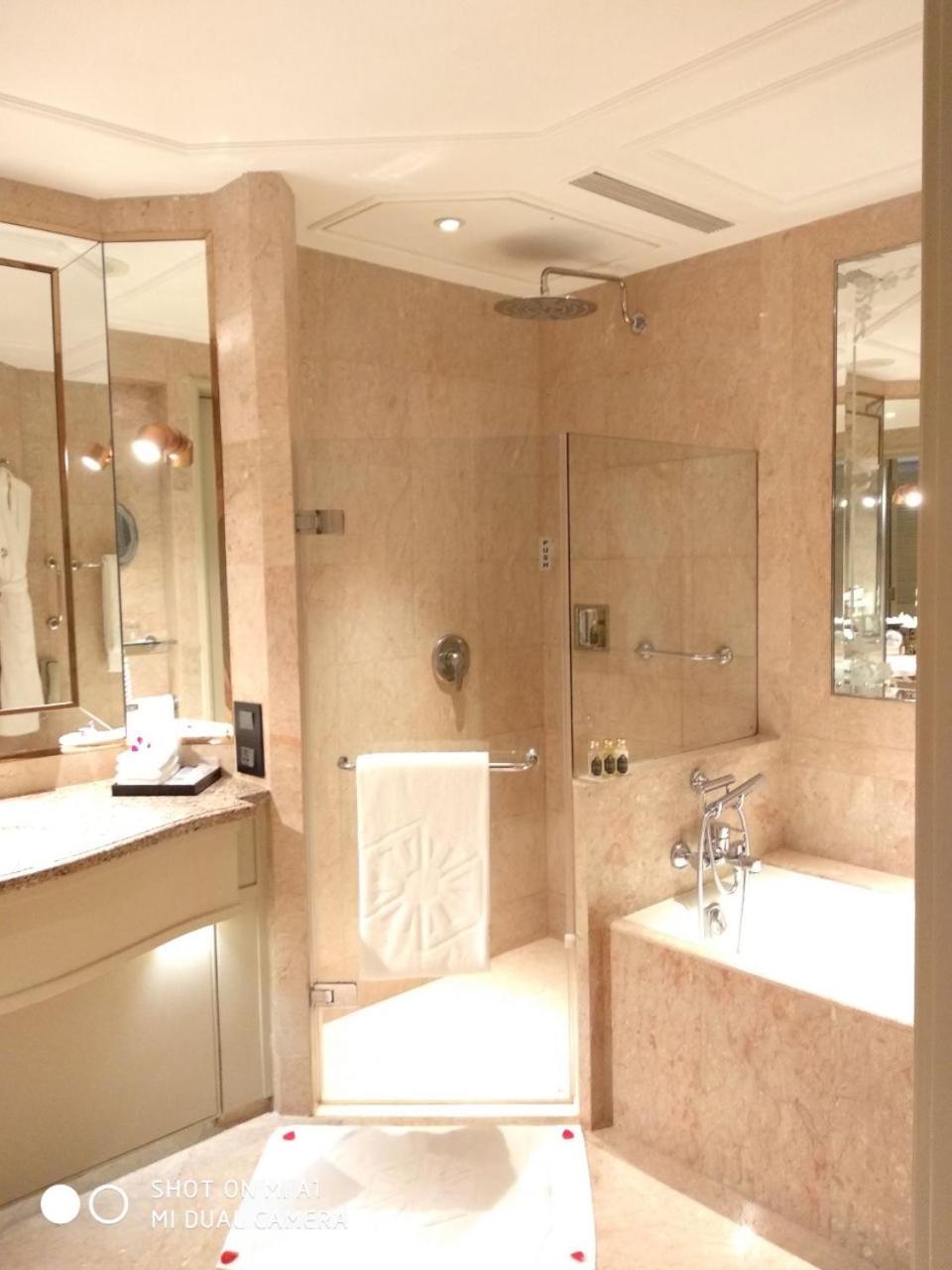 Luxury Room Twin Bed