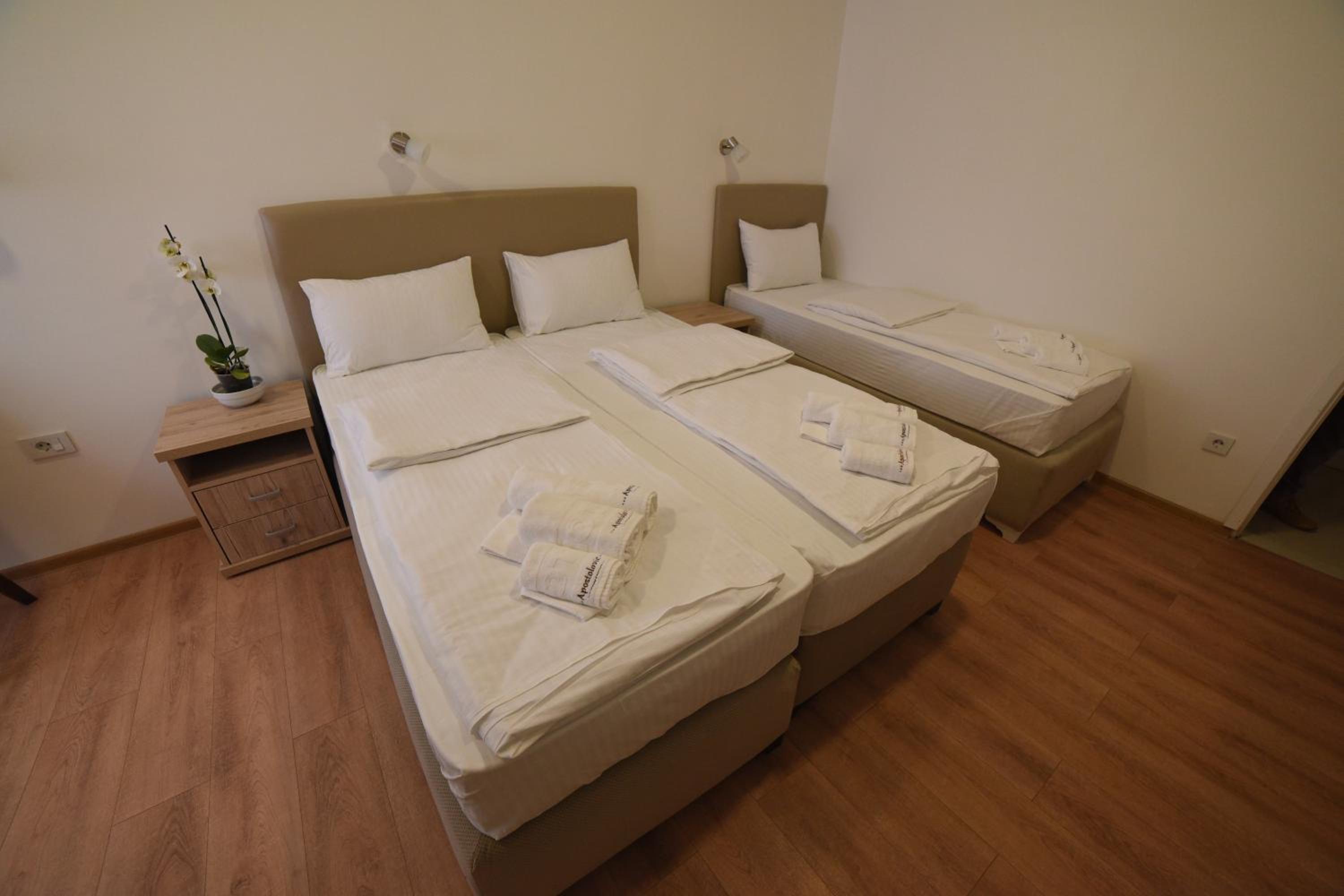 Economy Triple Room photo 1