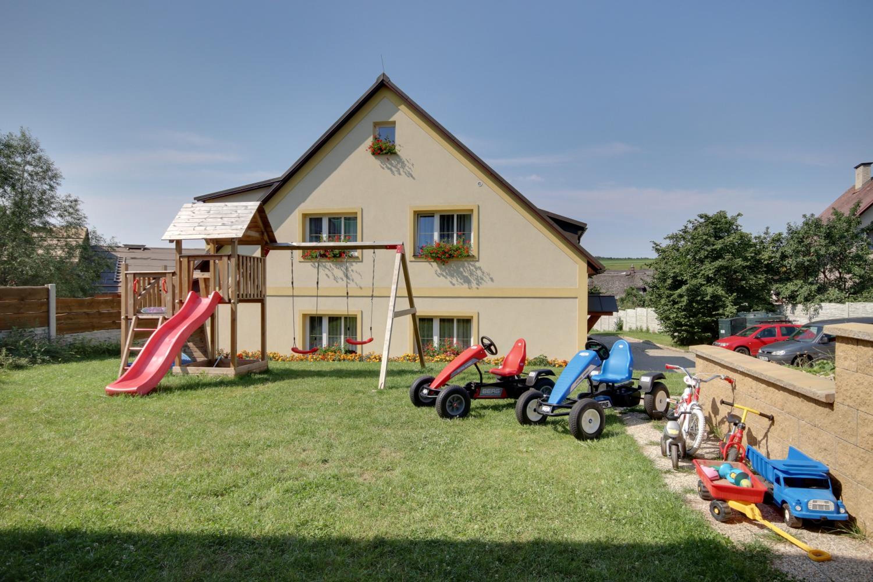 Family Studio 3 - Photo 16