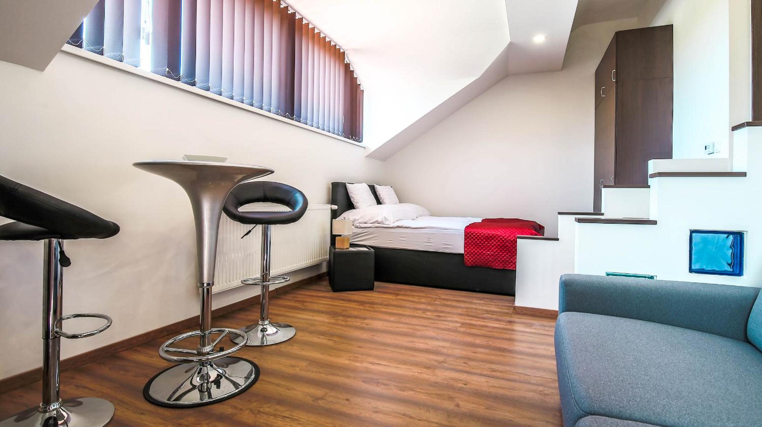 Apartment with Terrace - Photo 2