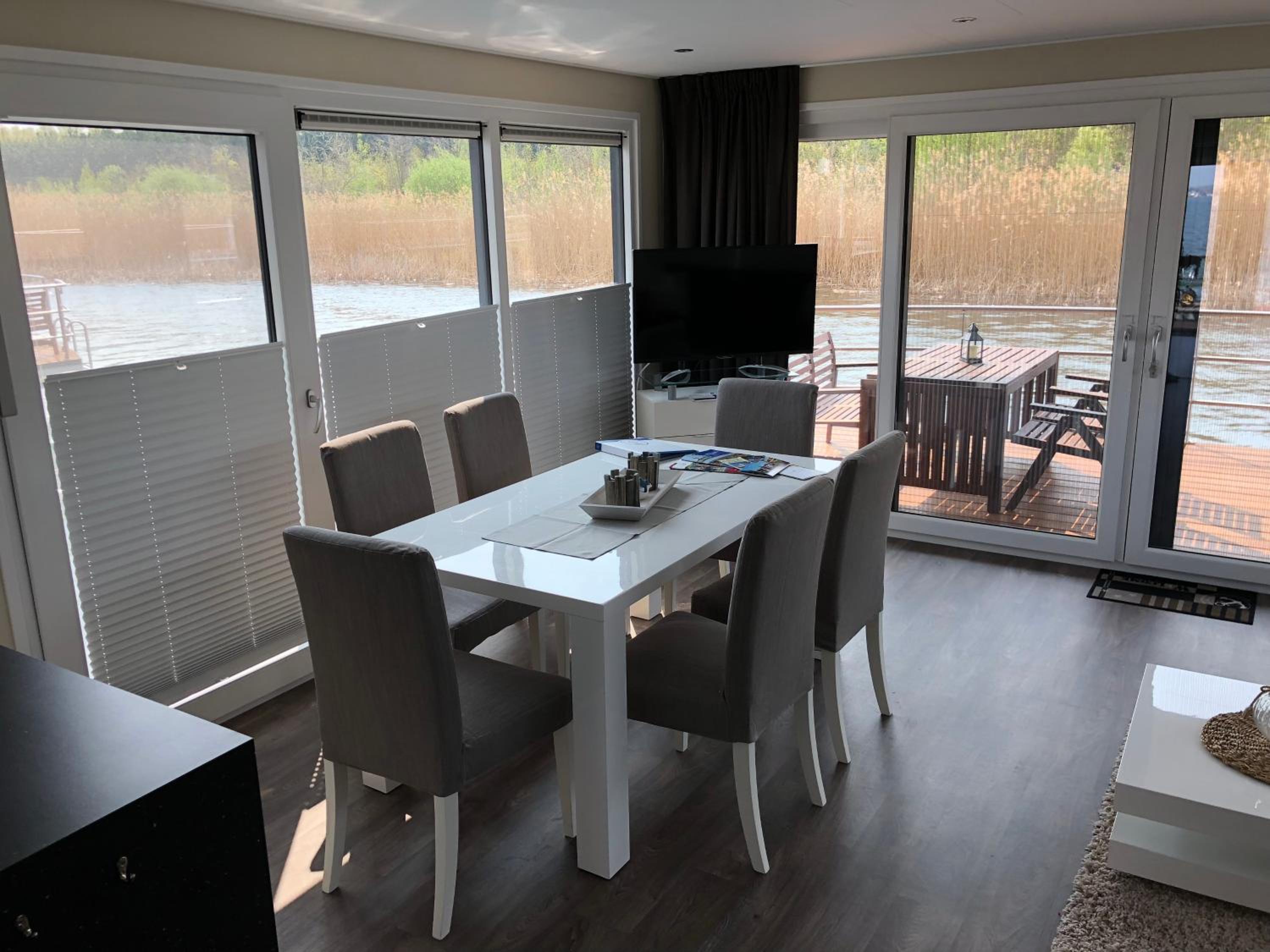 Two-Bedroom House - Photo 18