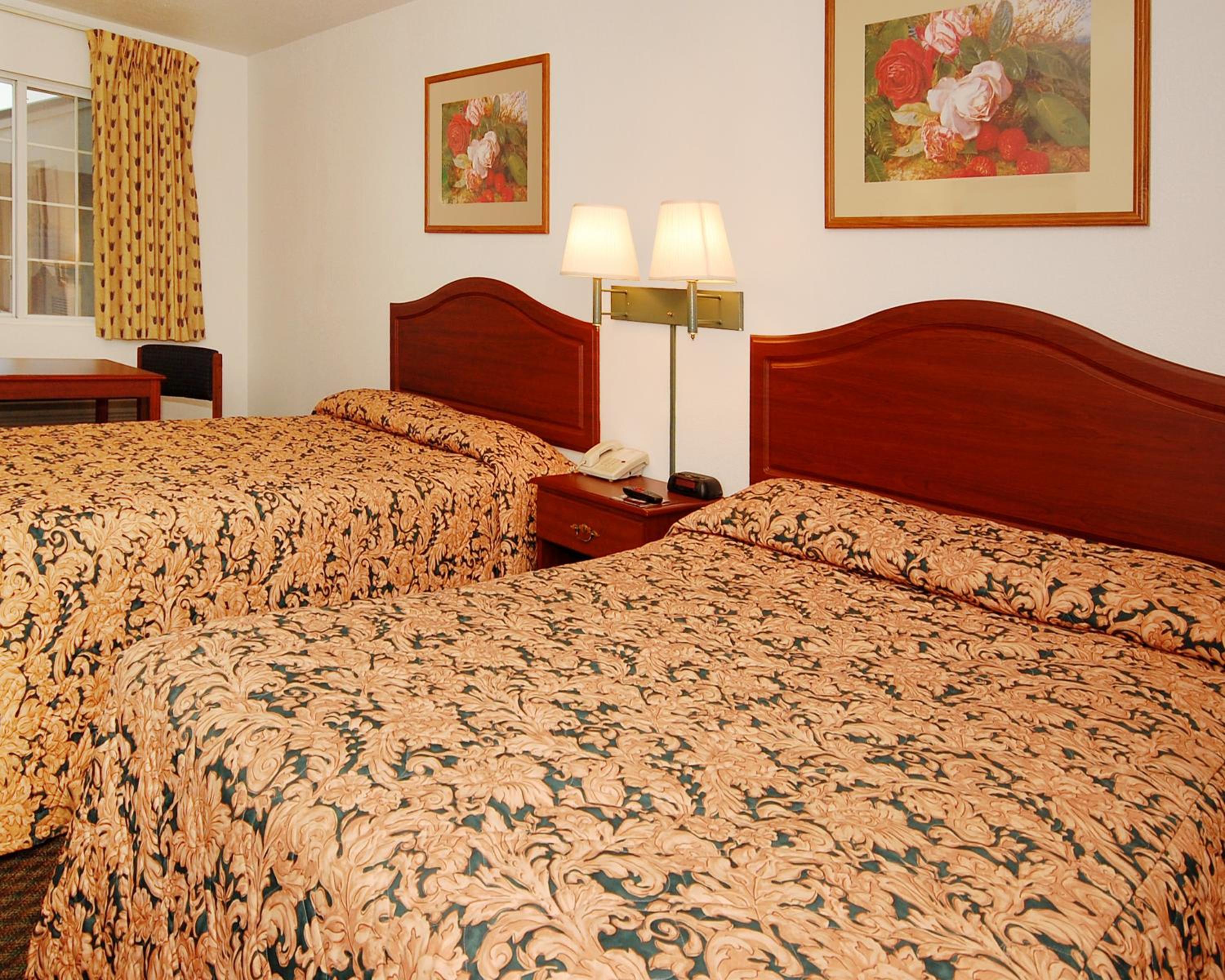 Double Room with Two Double Beds - Smoking - Photo 1