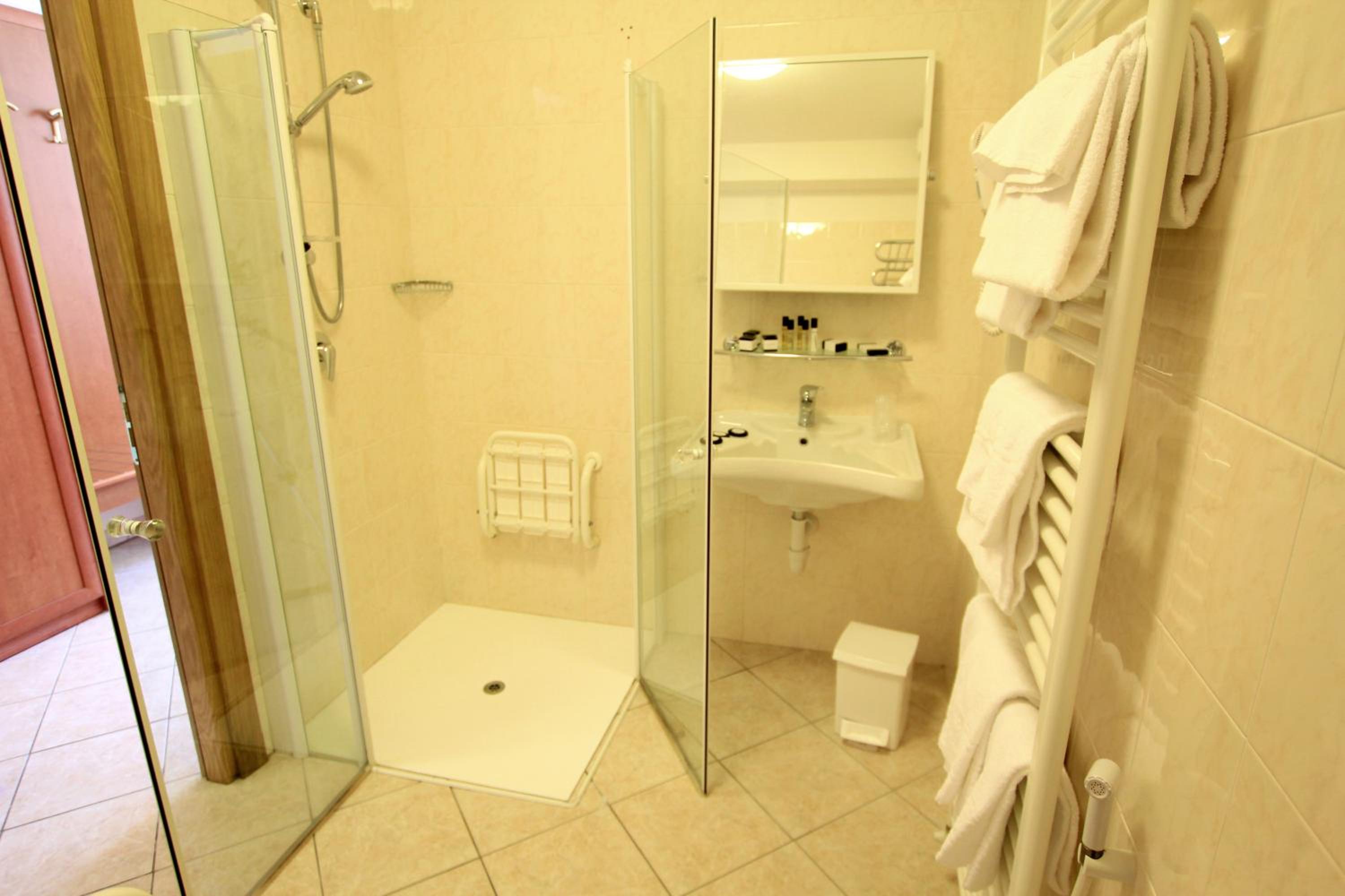 Comfort Triple Room with Lake View - Photo 2