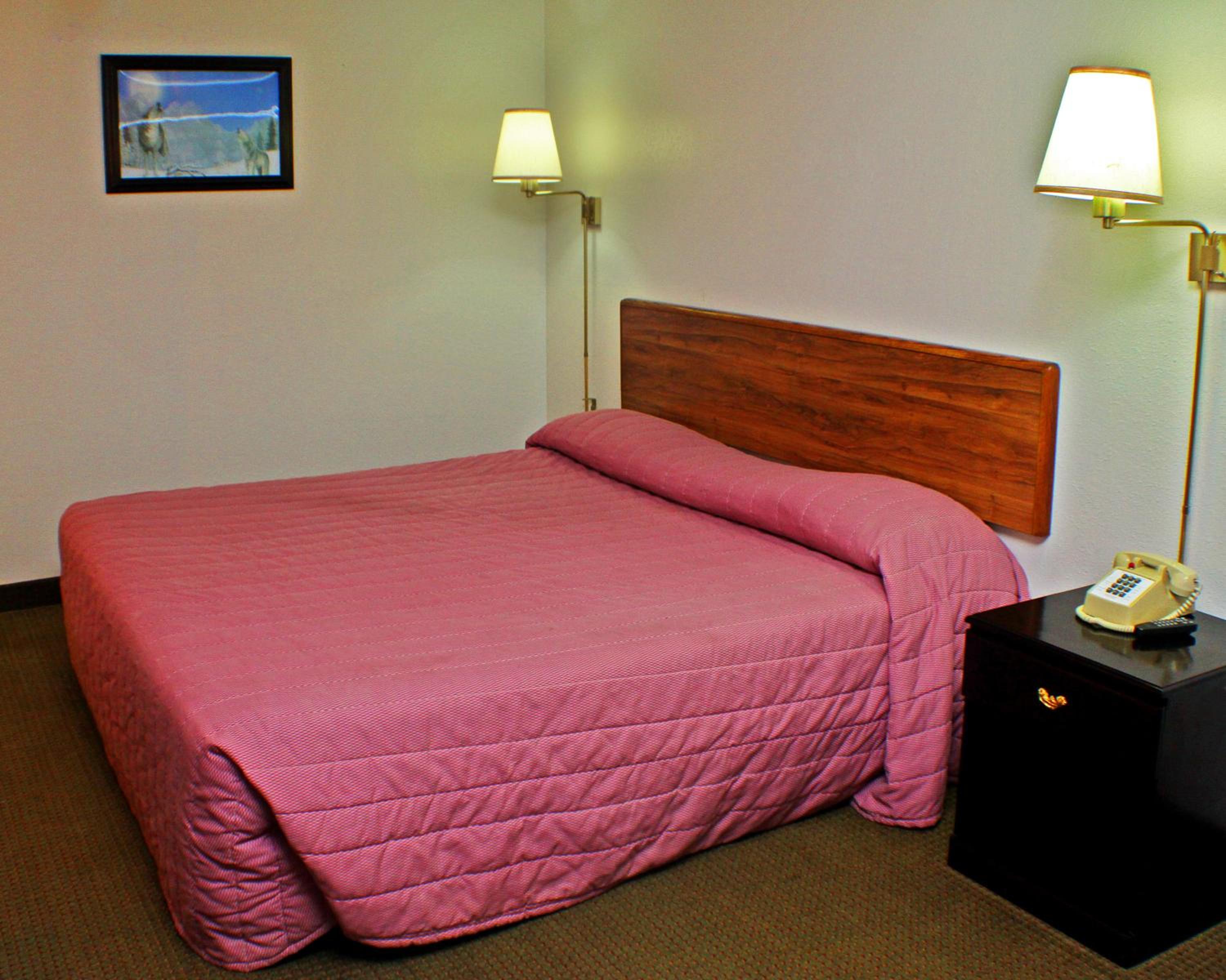 King Room - Non-Smoking - Photo 10