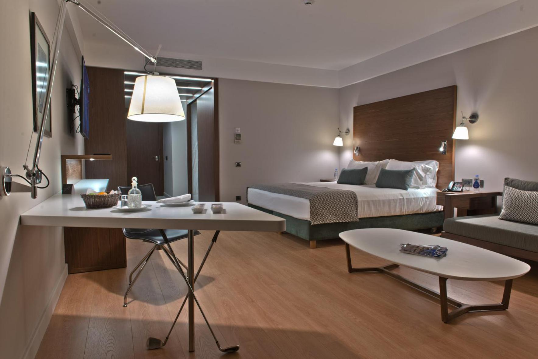 Junior Suite with Golf Course and Mountain View photo 1
