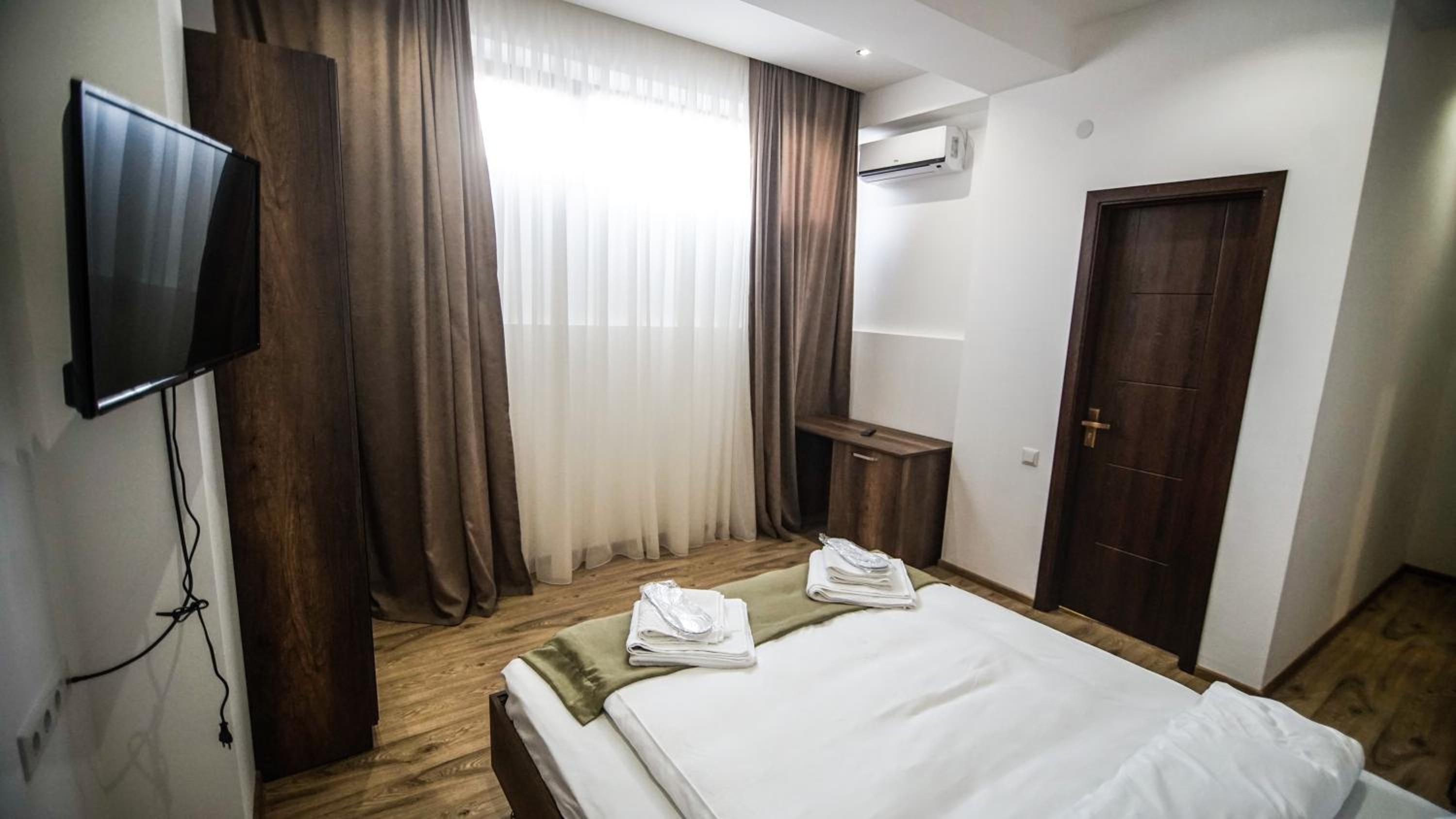 Budget Double Room photo 3
