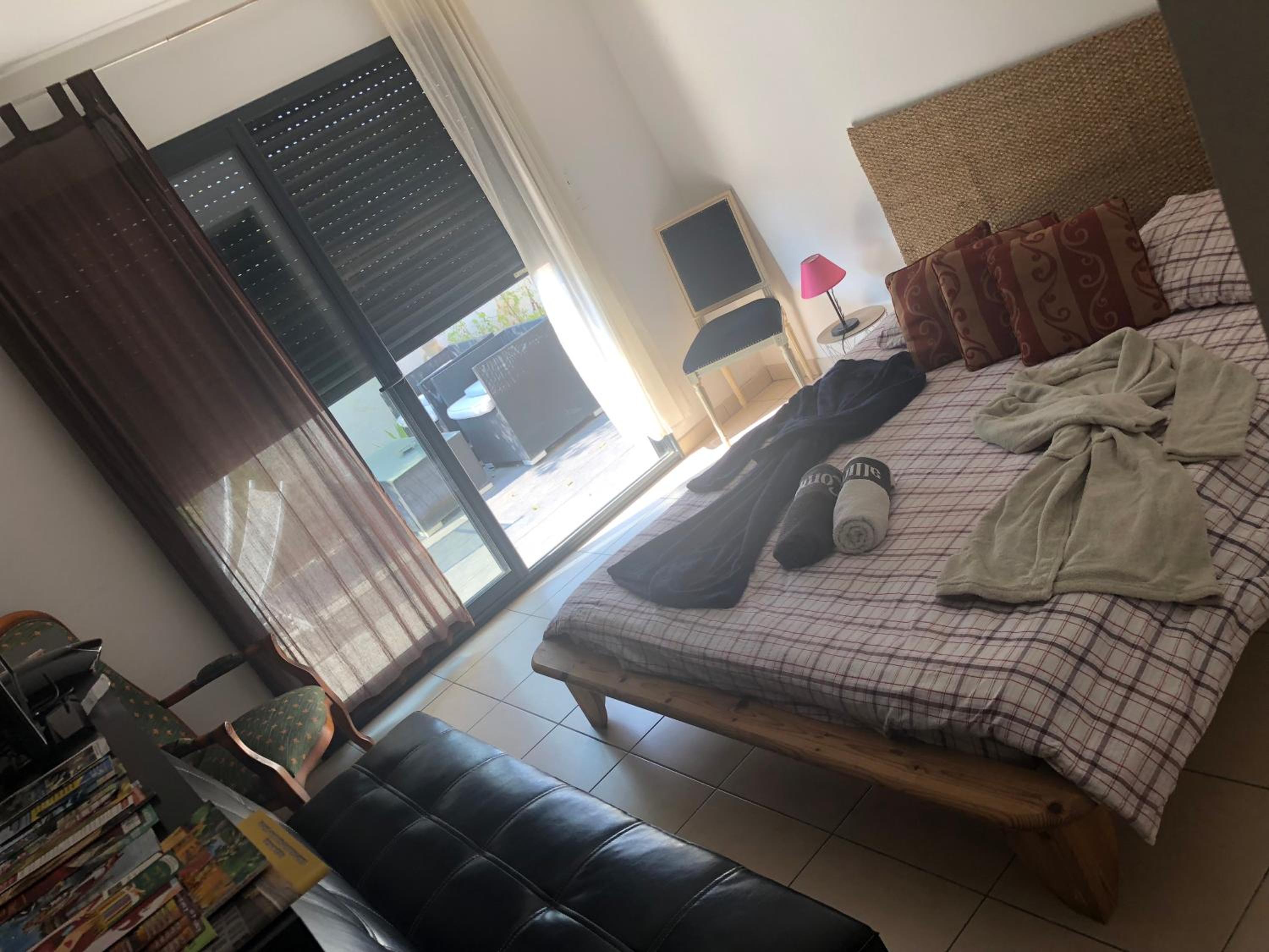 Double Room with Pool View - Photo 1
