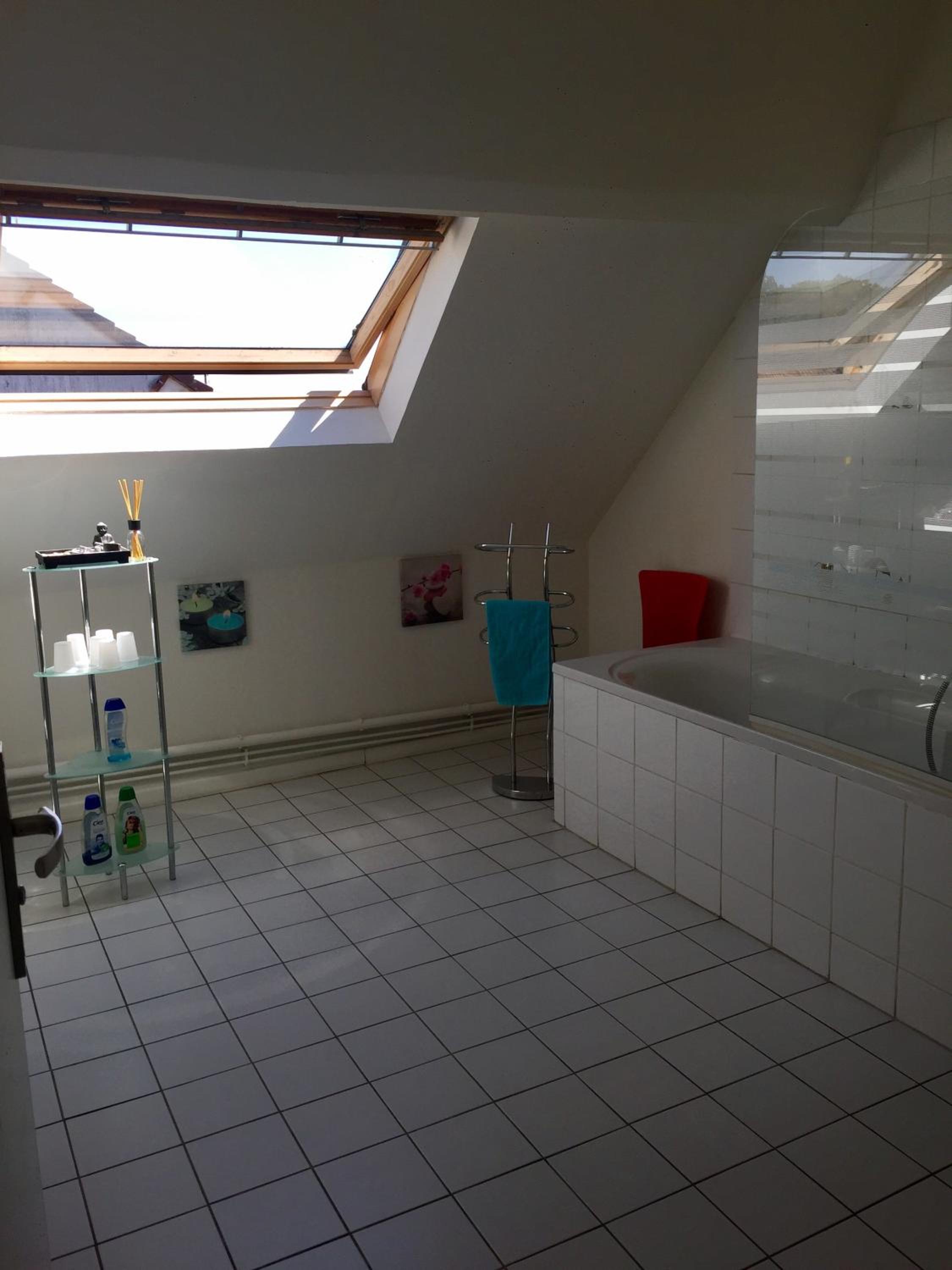 Basic Triple Room with Shared Bathroom photo 2