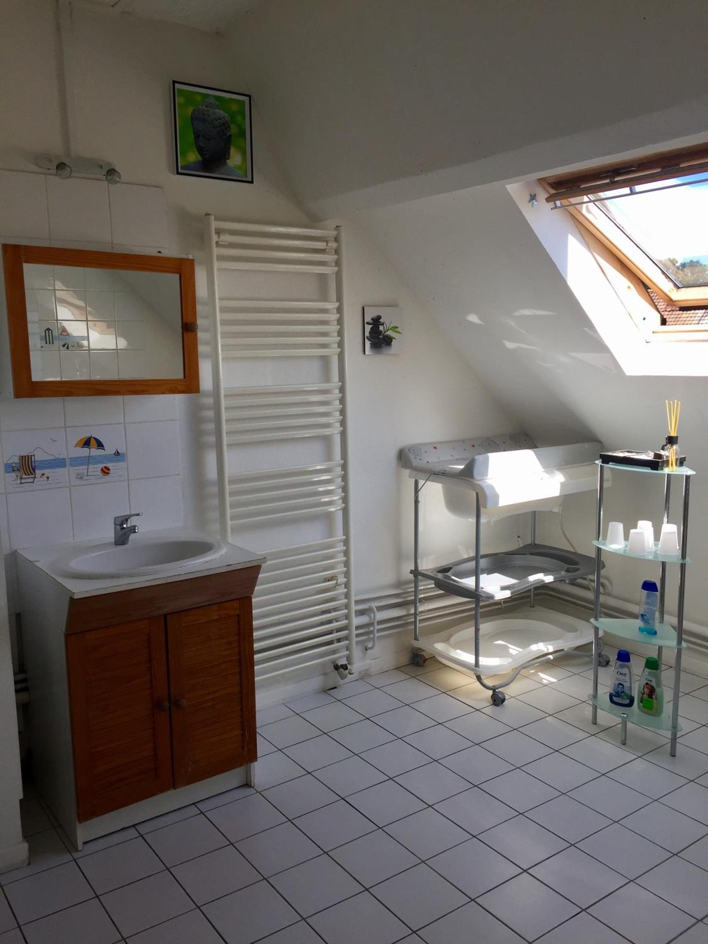 Basic Triple Room with Shared Bathroom photo 3