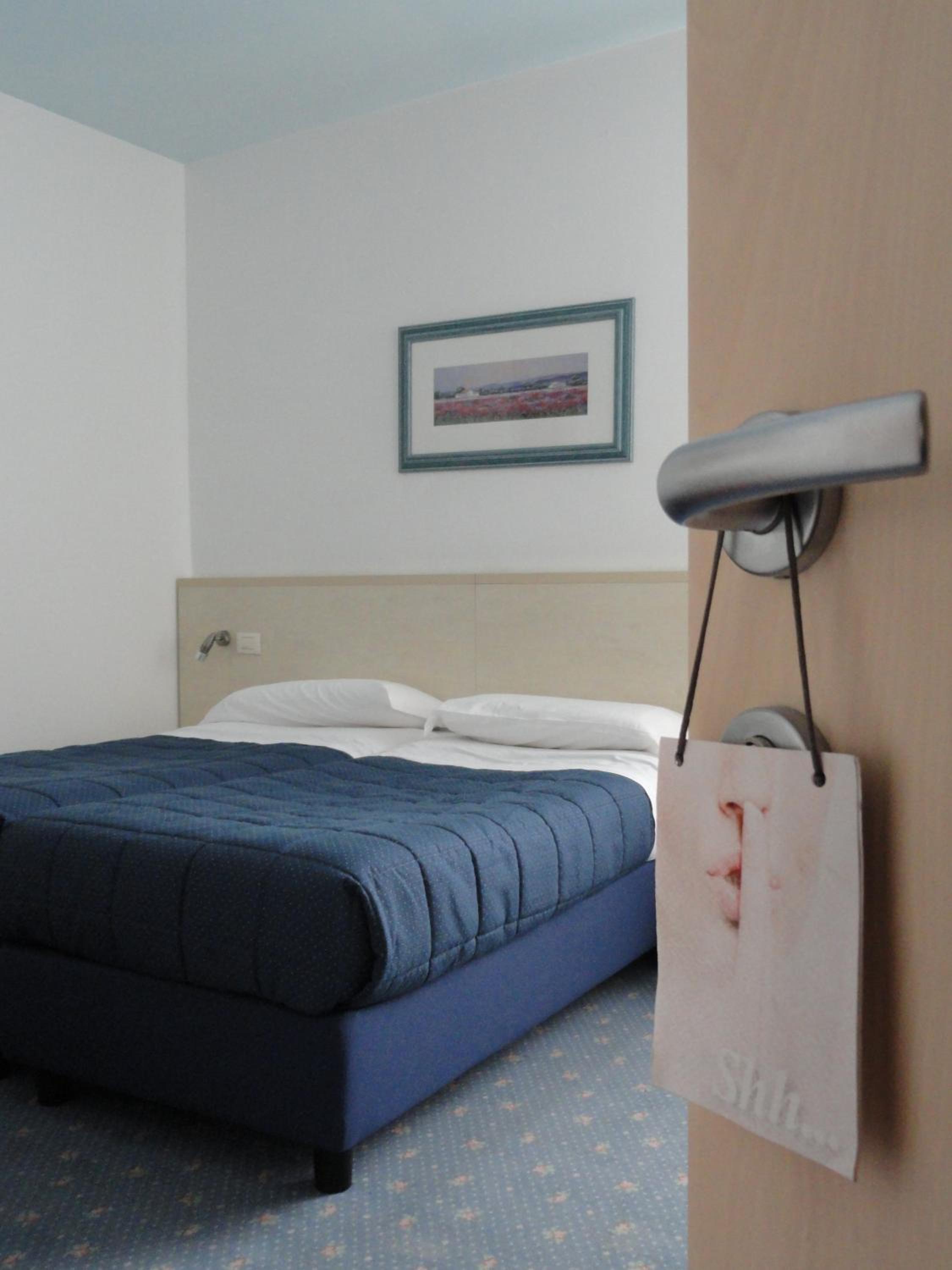 Standard Double or Twin Room - Photo 2