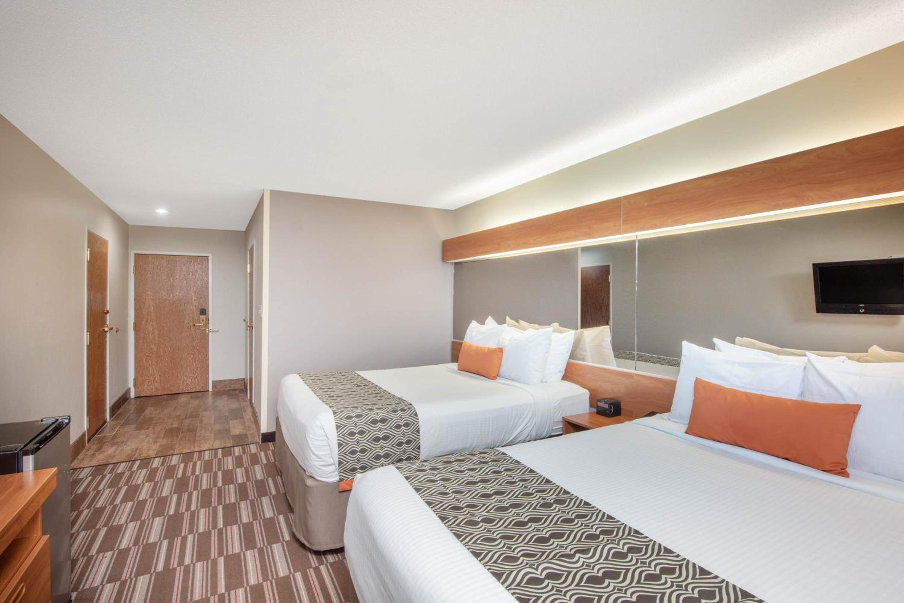 Queen Room with Two Queen Beds - Disability Access/Non-Smoking - Photo 2