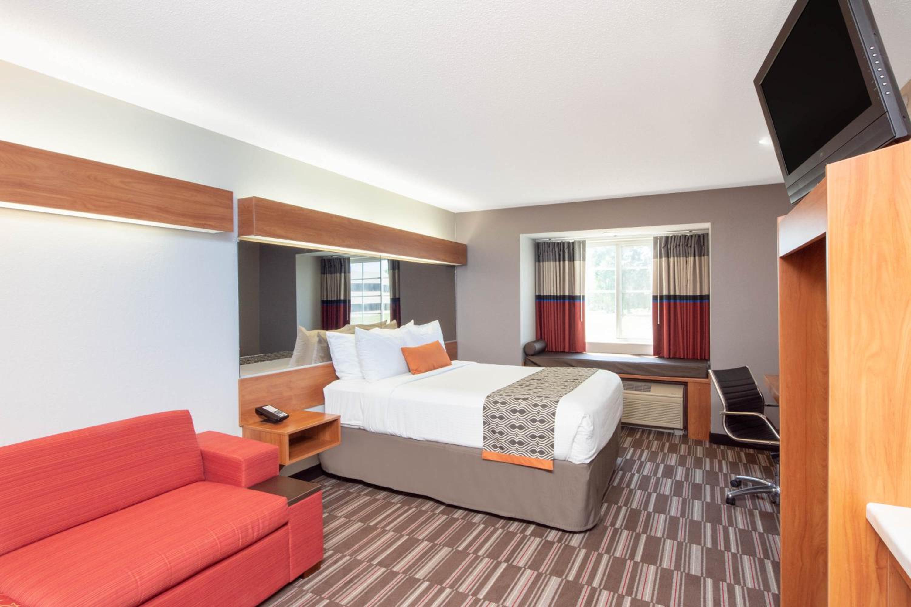 Queen Suite - Disability Access Non Smoking - Photo 1