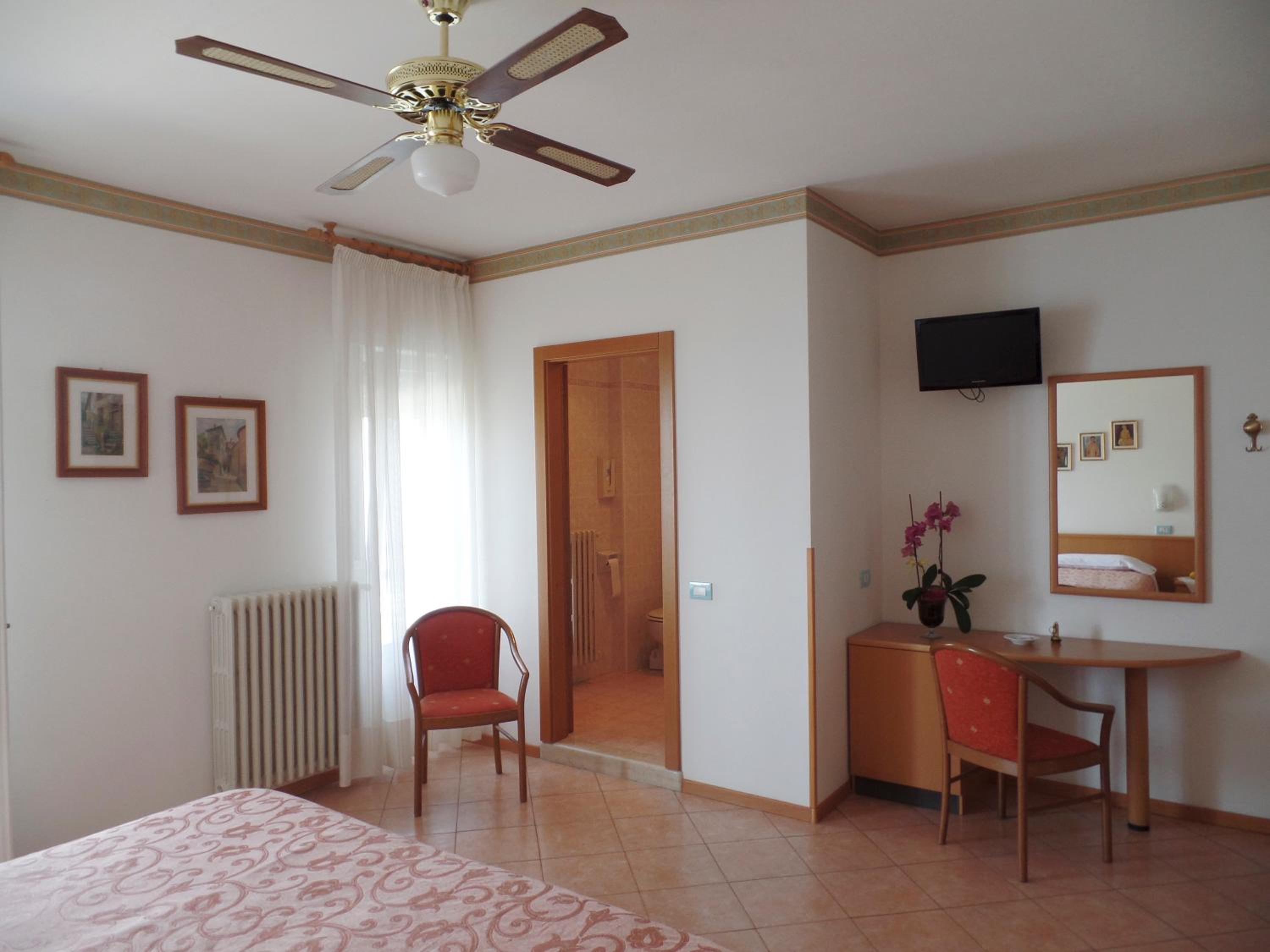 Large Double or Twin Room photo 1