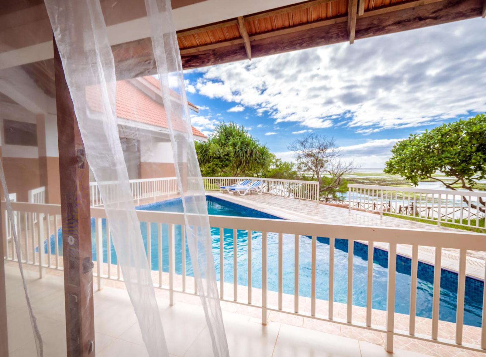 Duplex Pool View Room