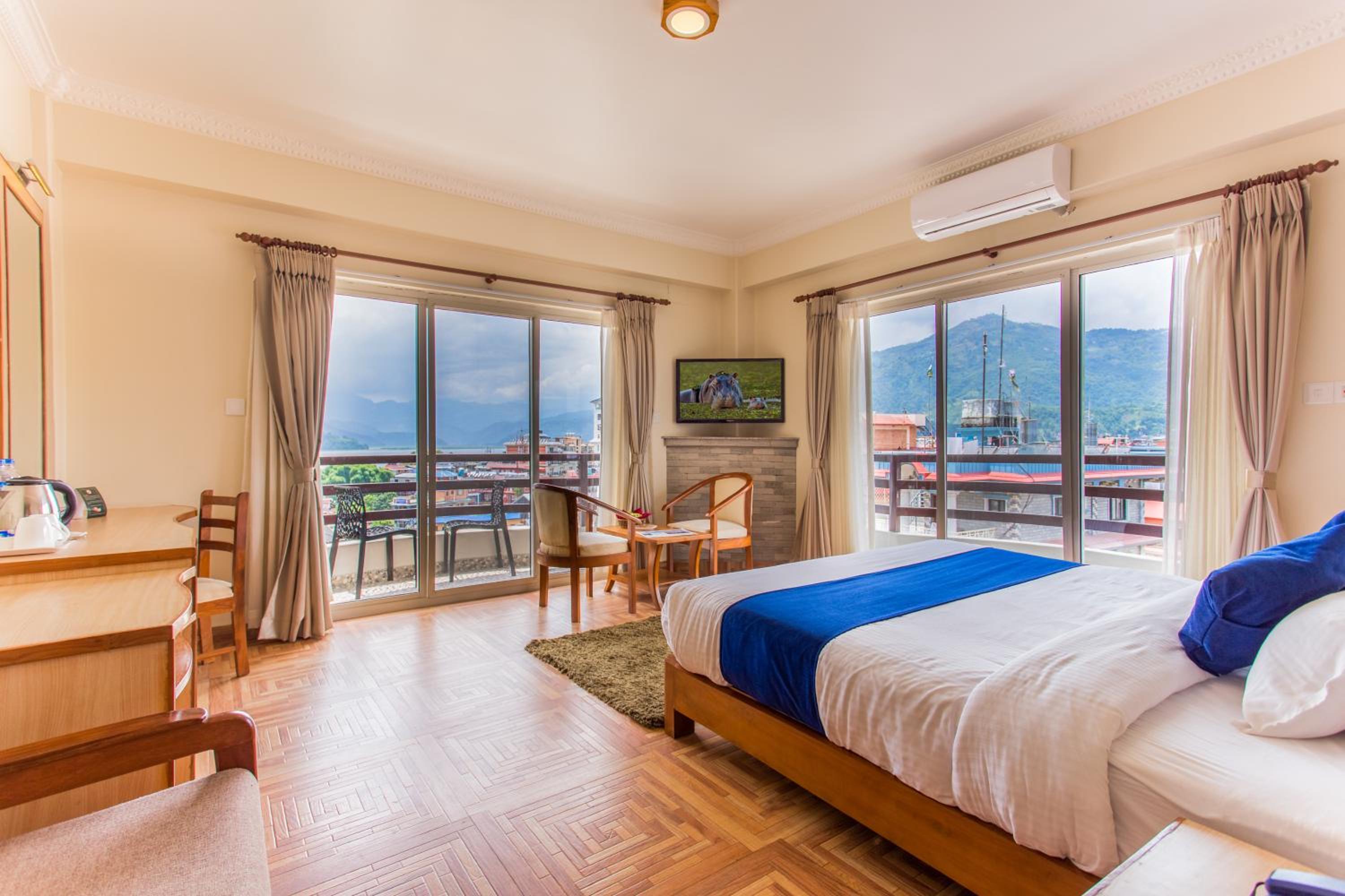 Super Deluxe Double Room- Lake/Mountain Facing photo 3