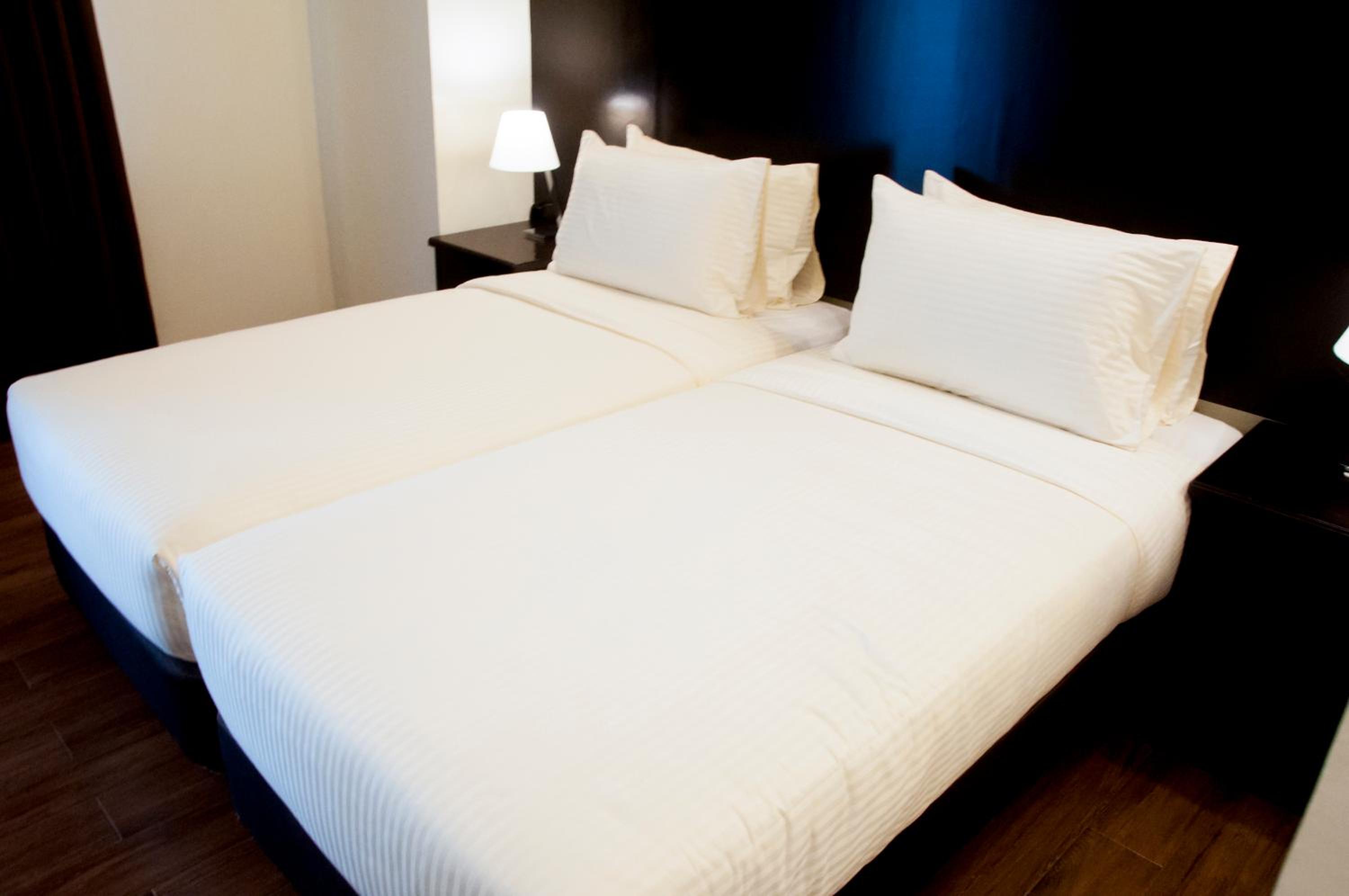 Suite with City View - Photo 5