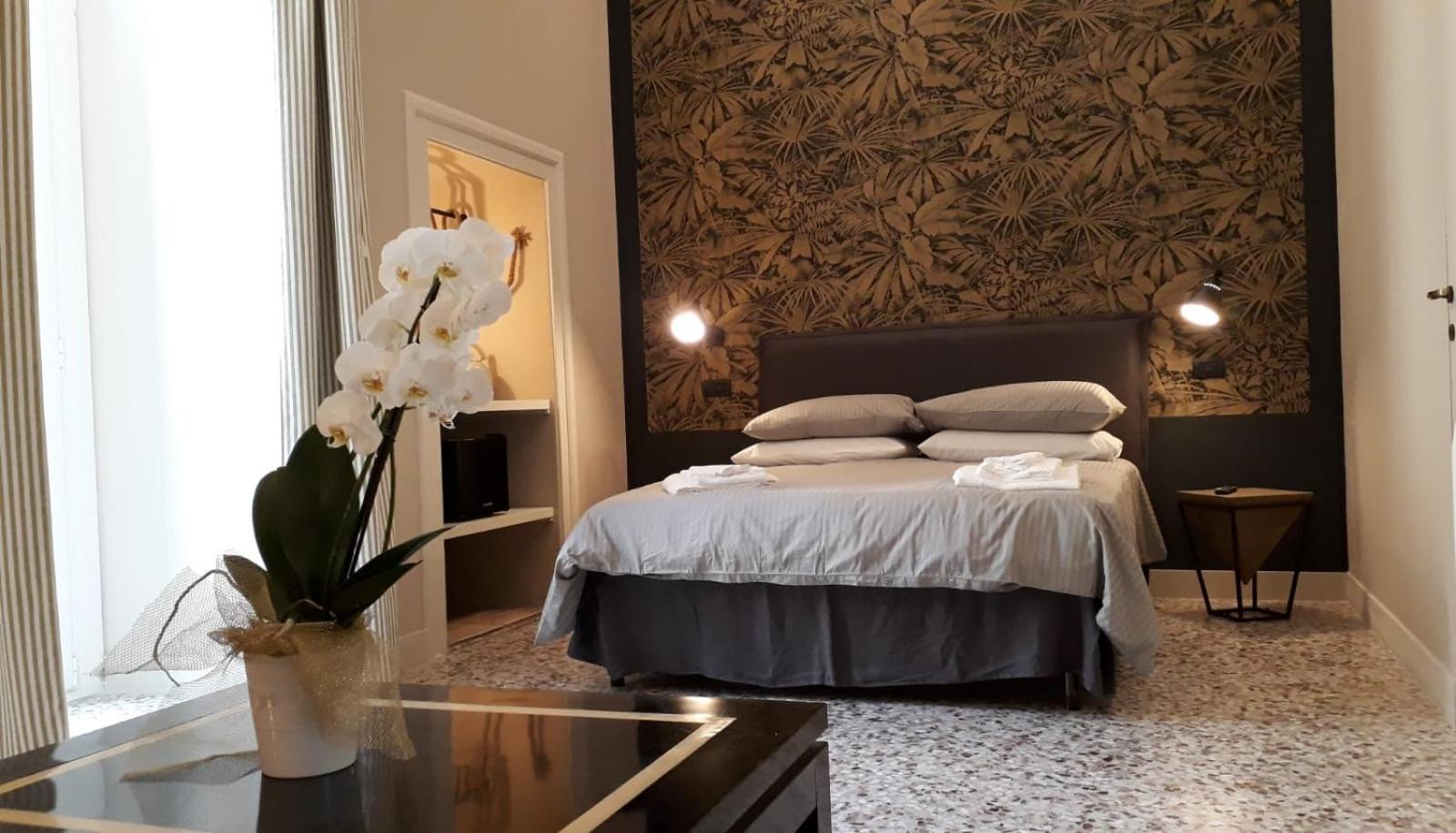 Deluxe Double Room with Extra Bed - Photo 1
