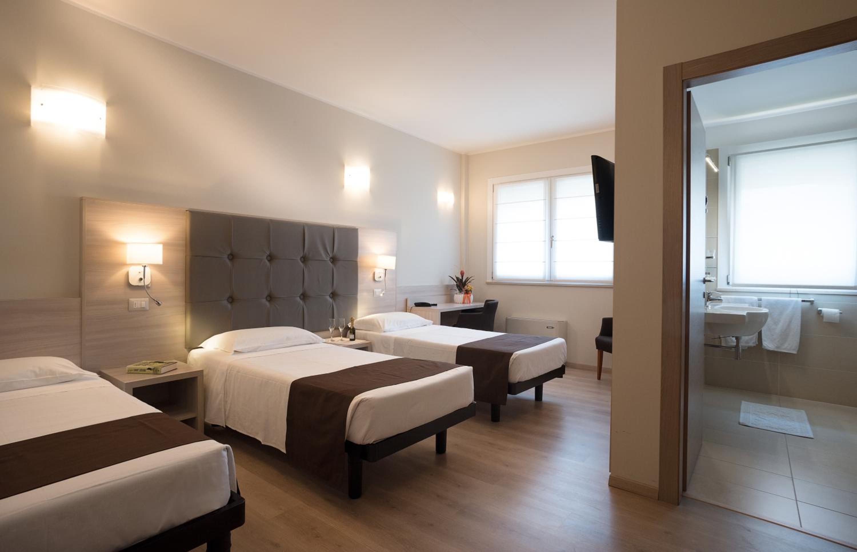 Superior Double or Twin Room - Photo 3
