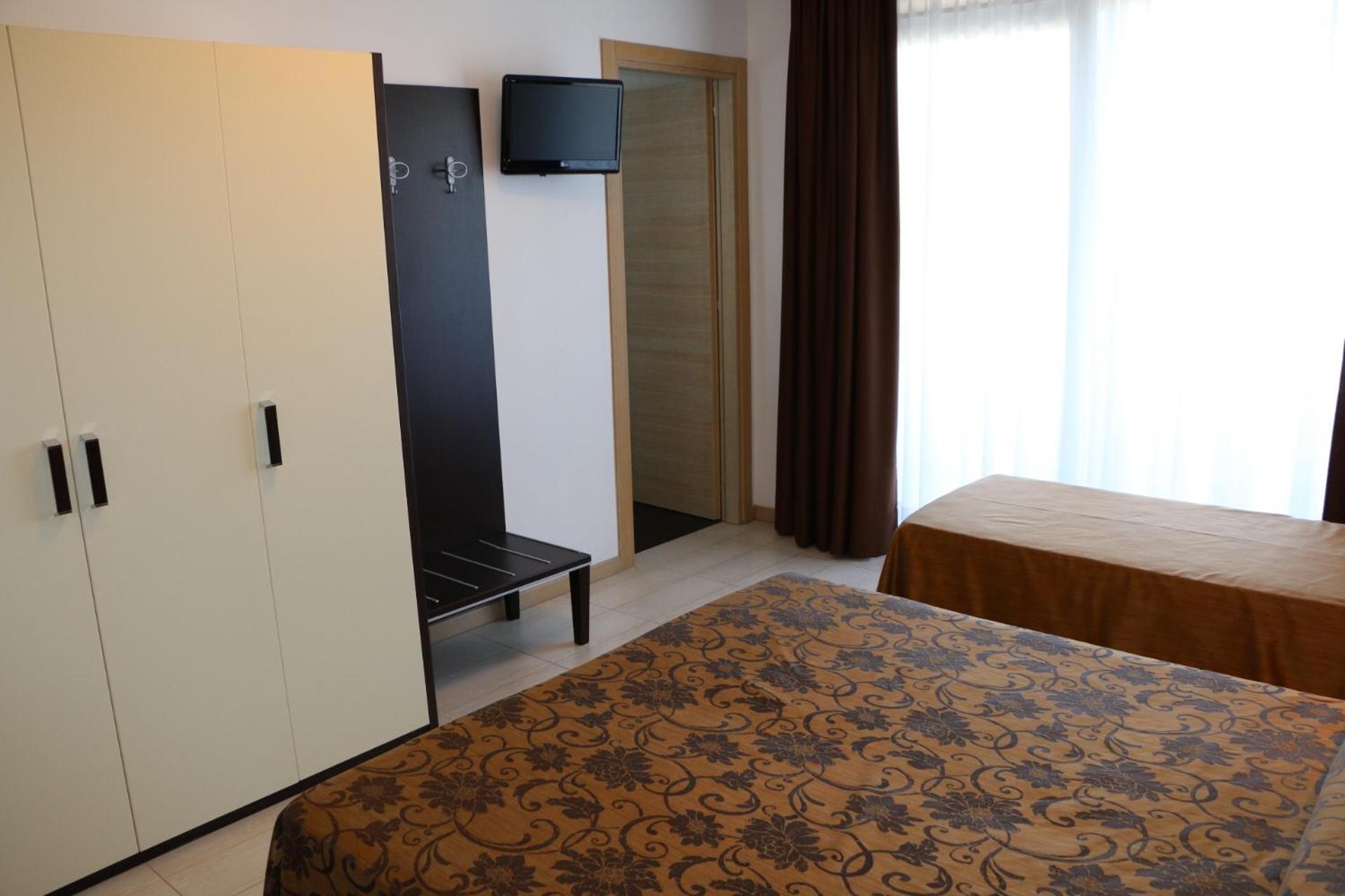 Deluxe Triple Room - Photo 5