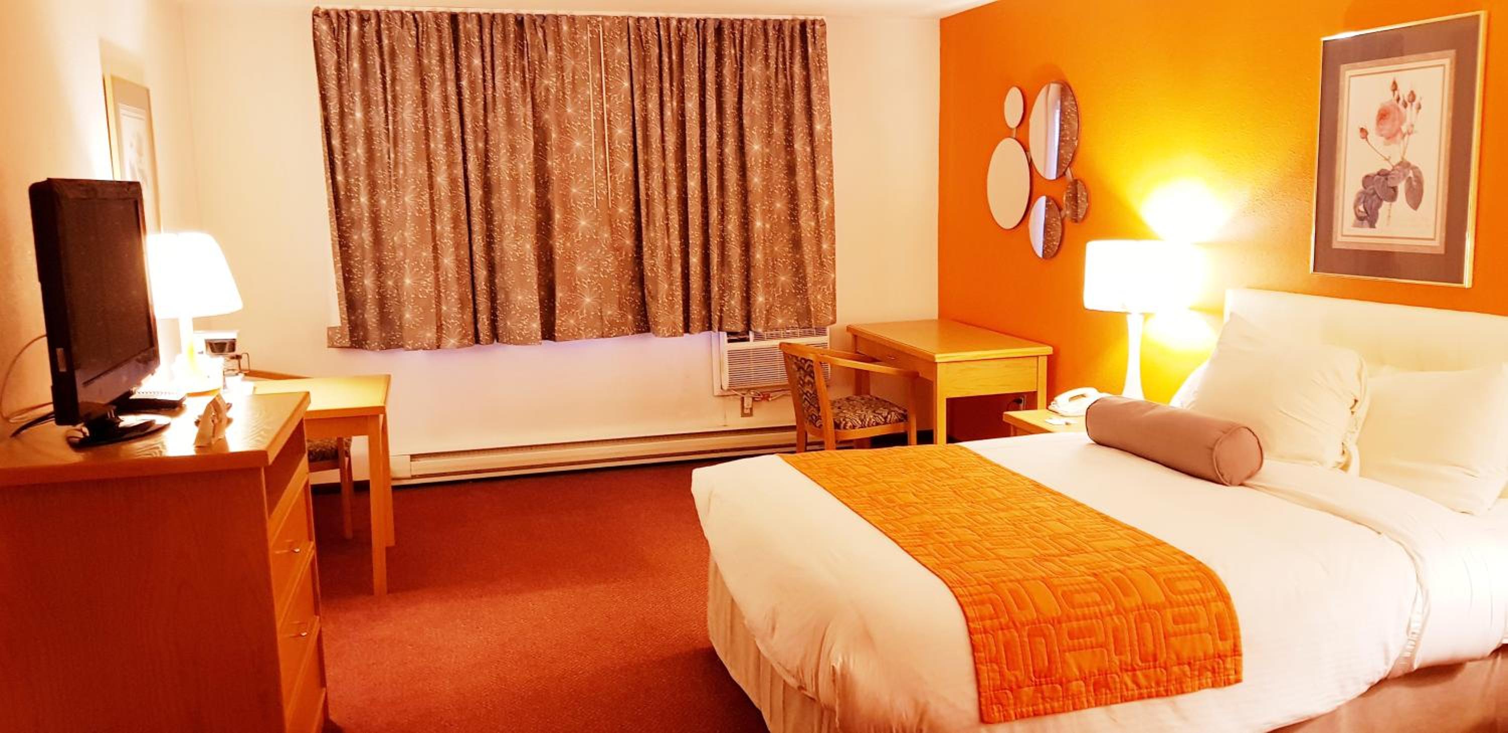 King Room - Non-Smoking - Photo 4