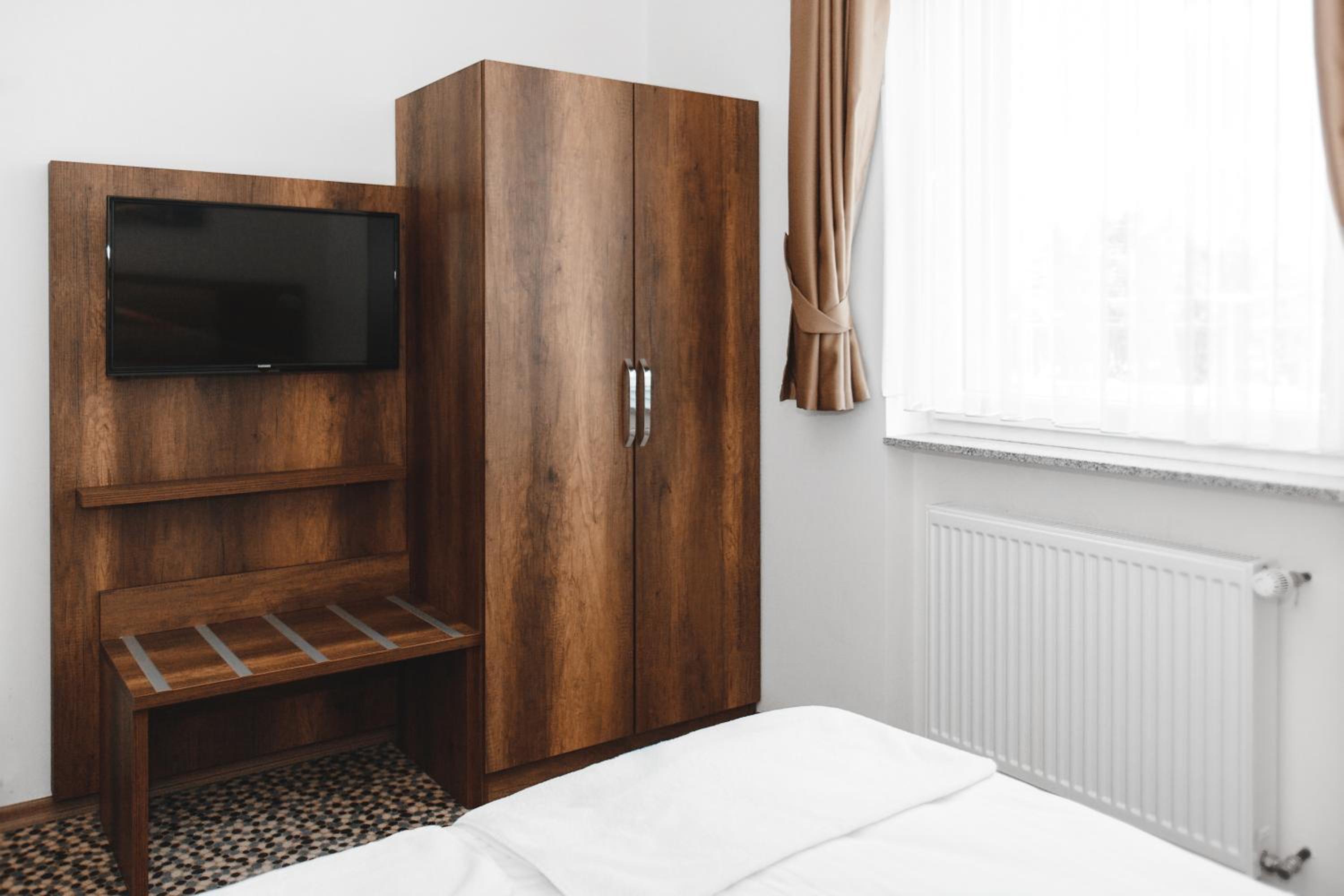 Deluxe Double Room - Photo 13