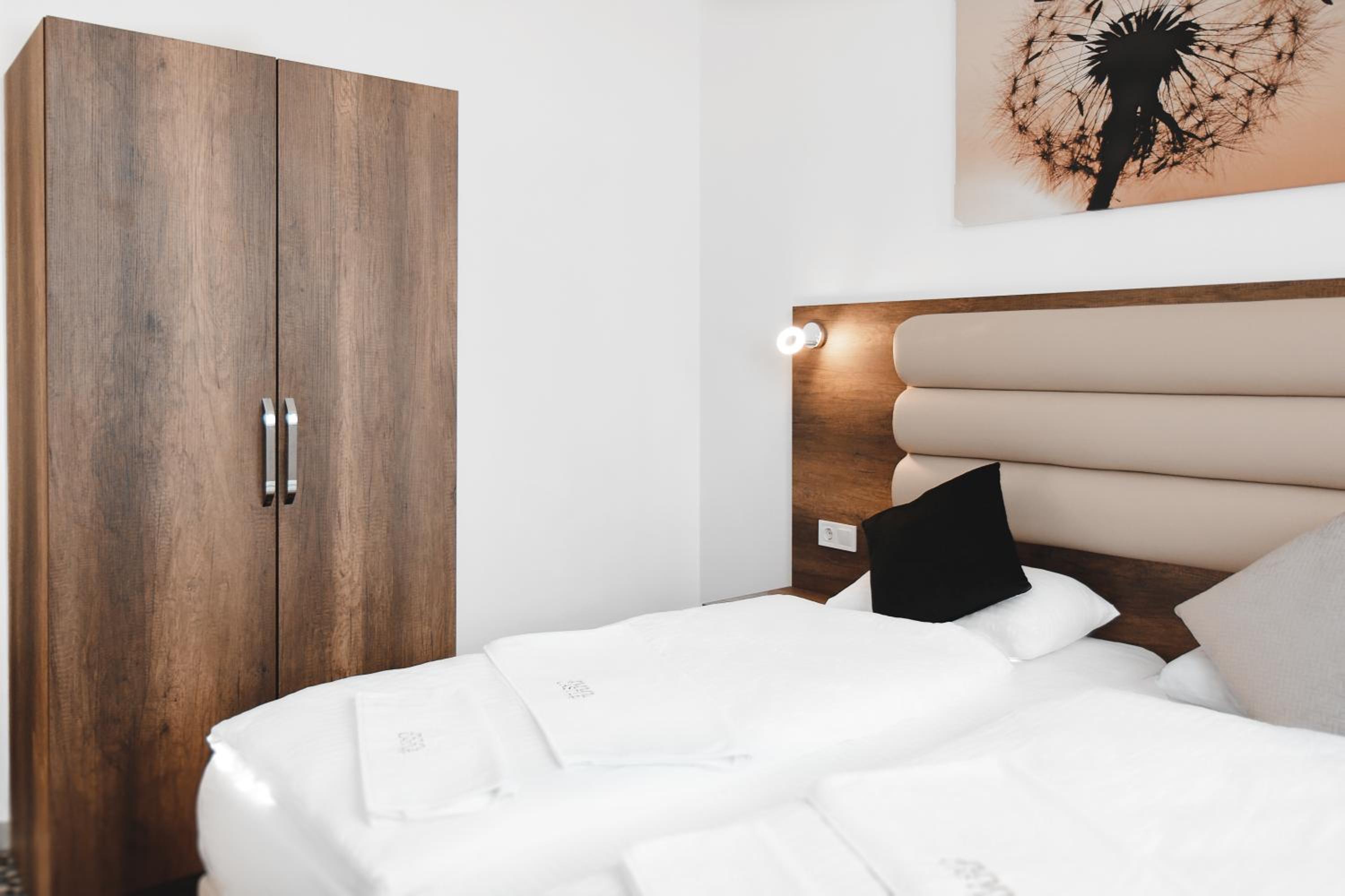 Deluxe Double Room - Photo 7