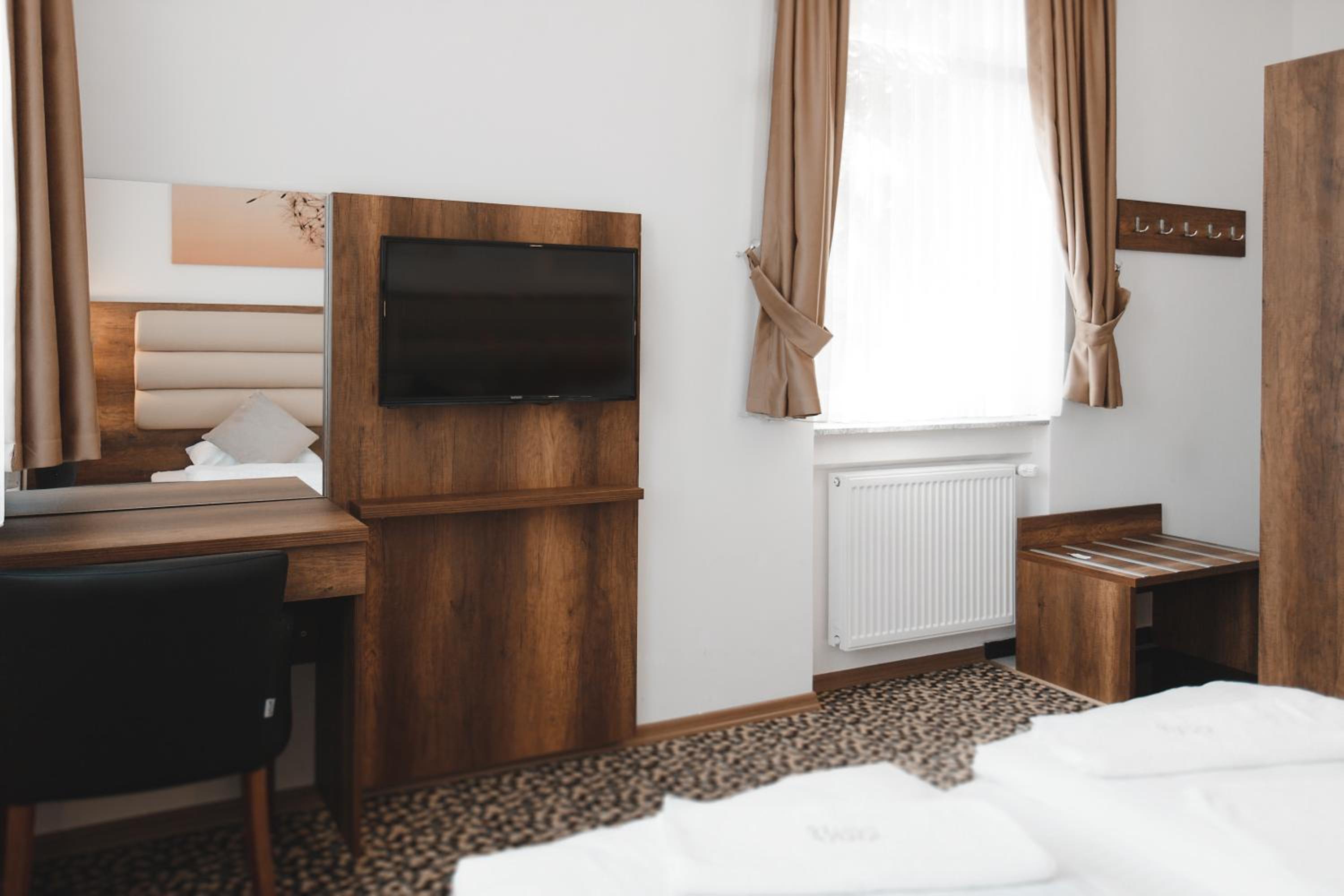 Deluxe Double Room - Photo 14