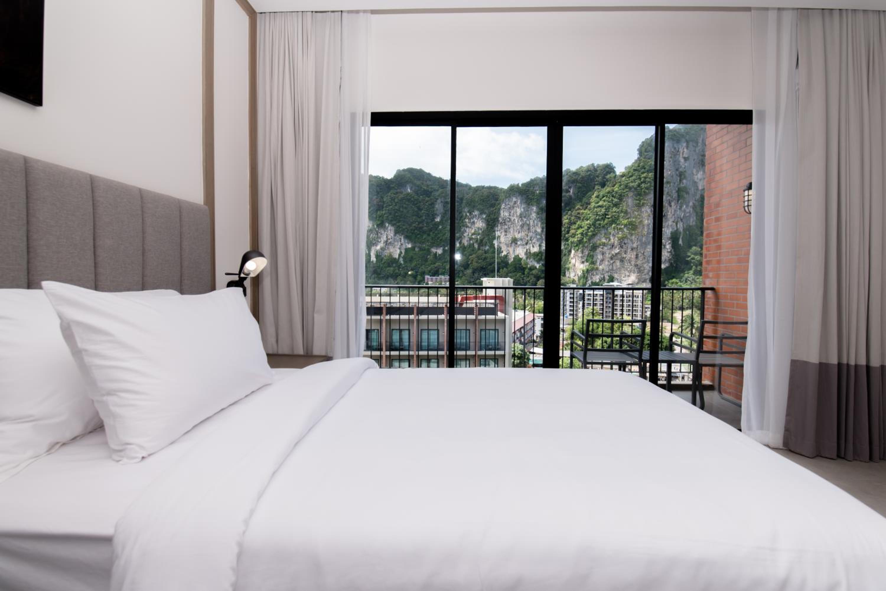 Deluxe Double or Twin Room with Cliff View