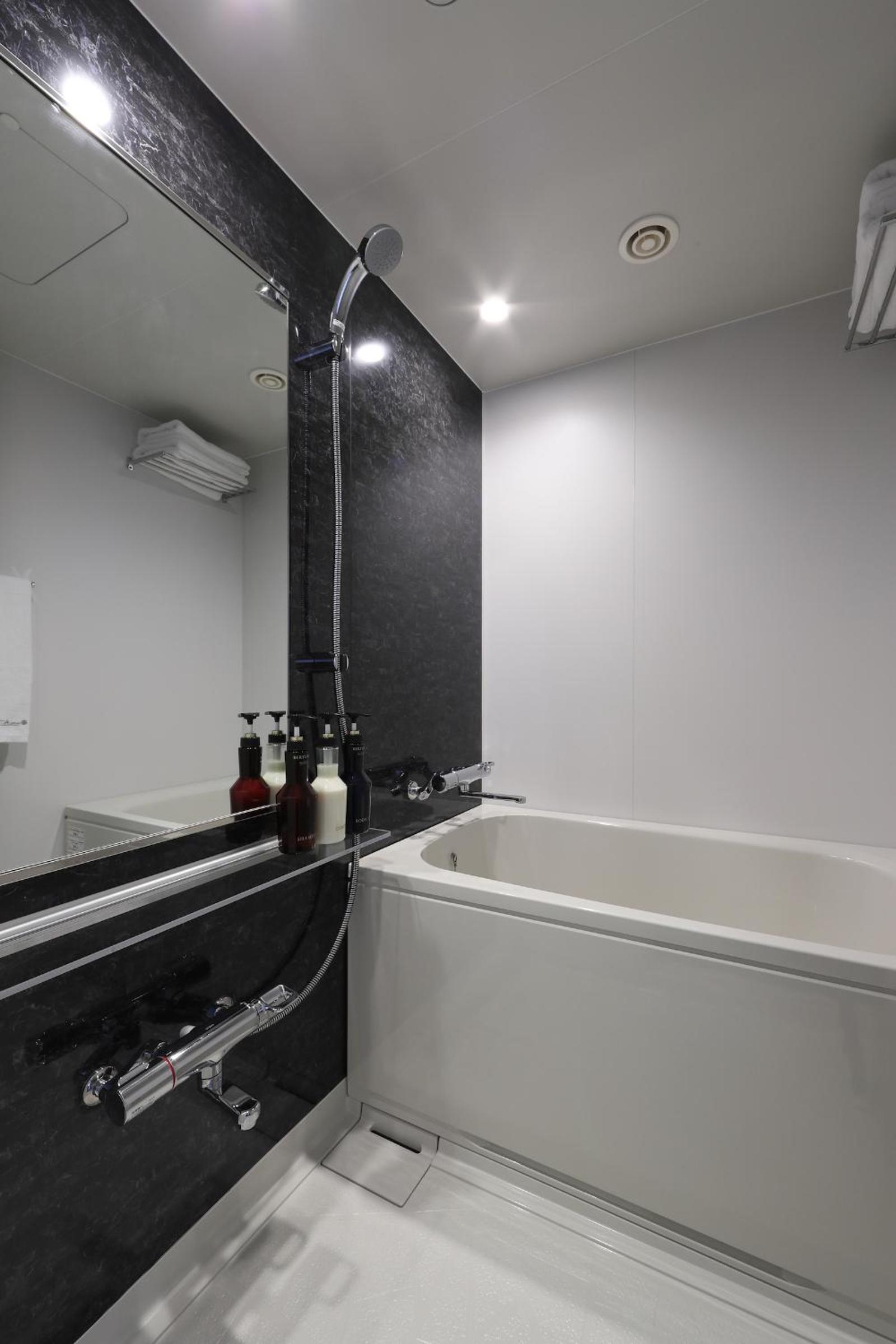 Twin Room - Photo 12