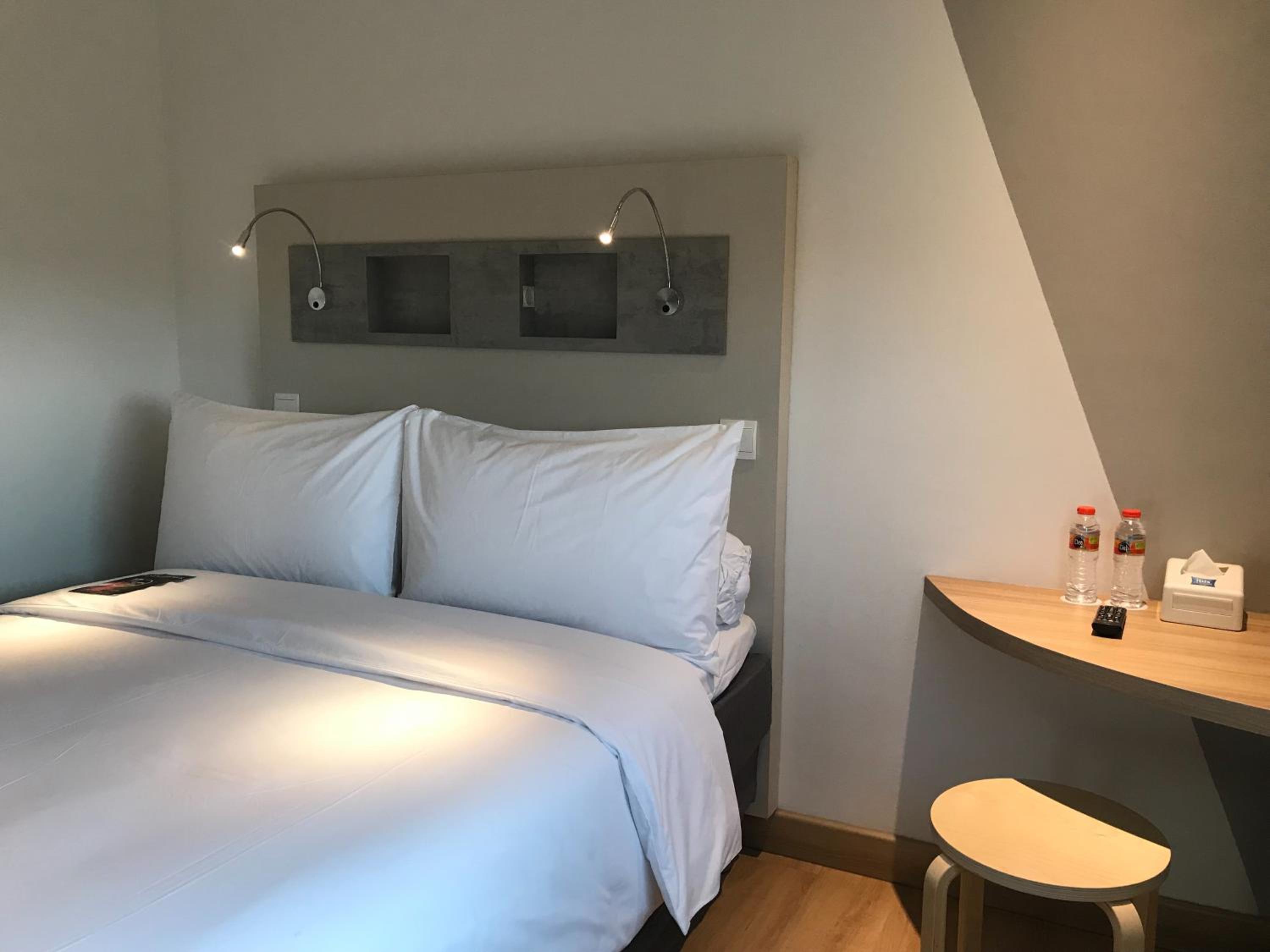 Standard Queen Room photo 3