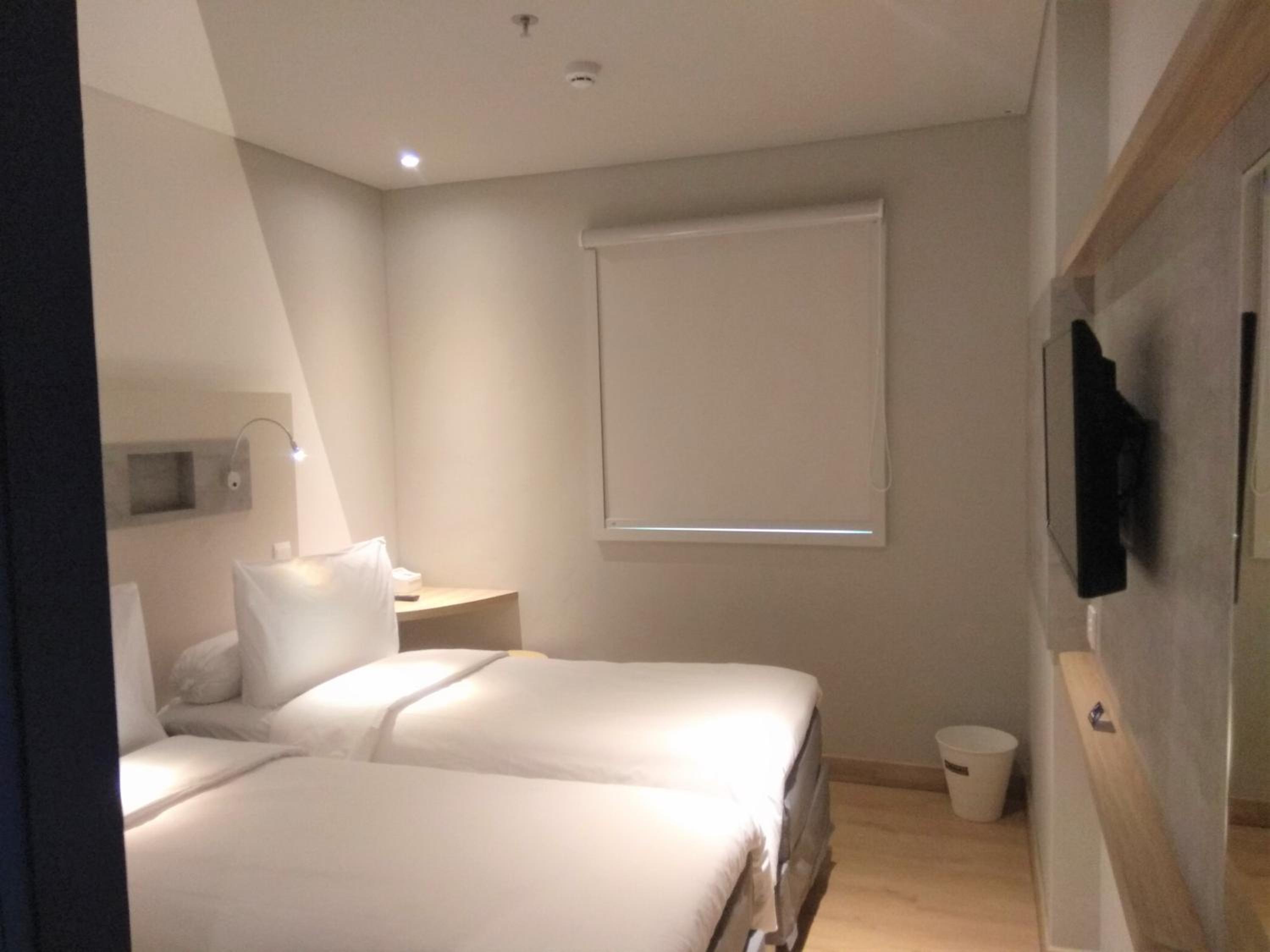 Standard Twin Room photo 3