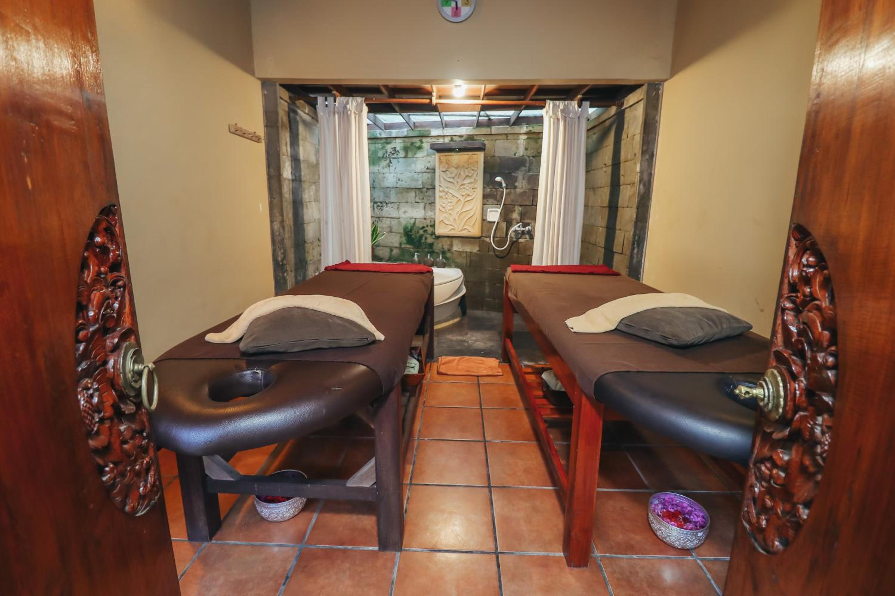 Retreat Package - Deluxe Double Room with Pool View