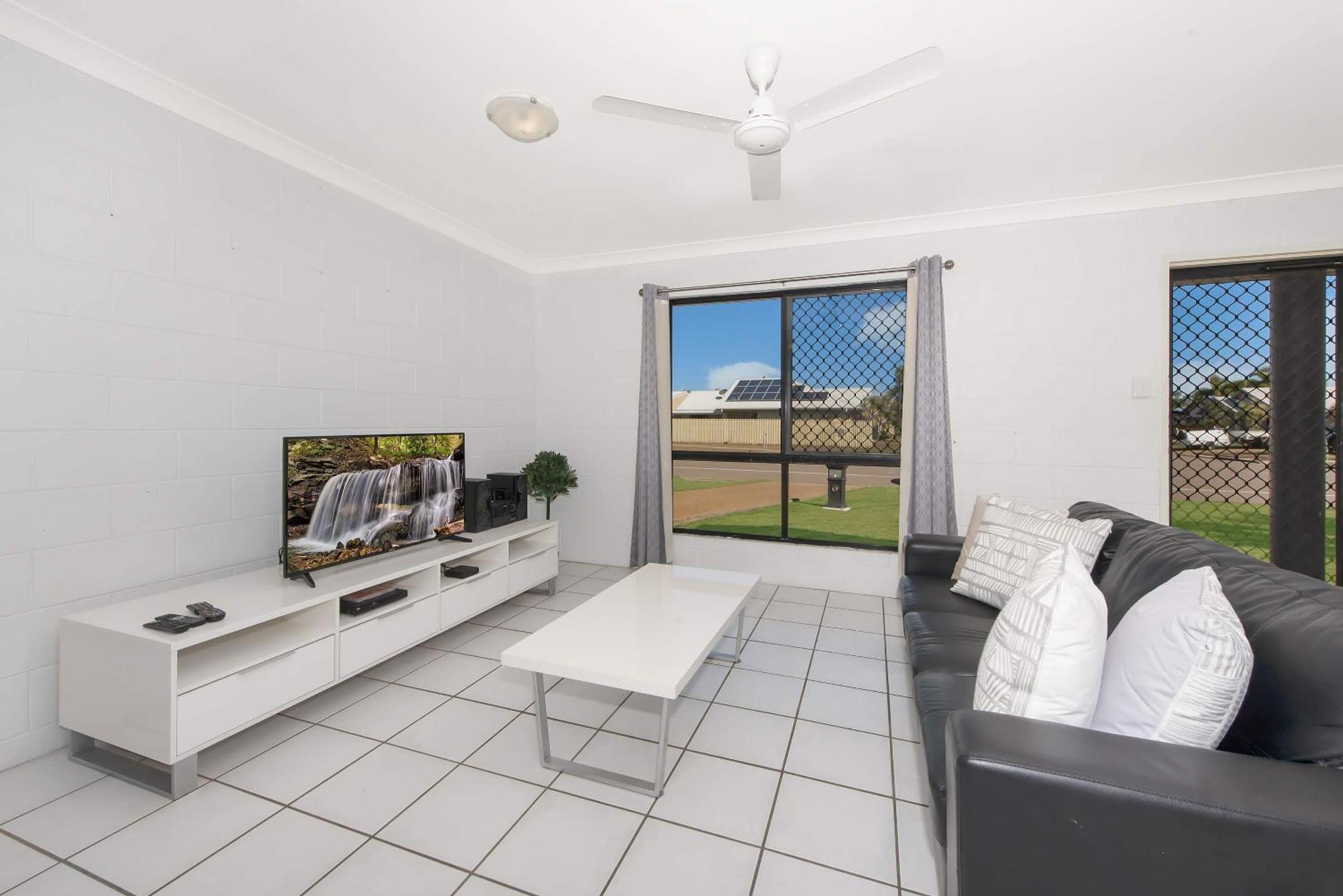 Three-Bedroom House photo 2