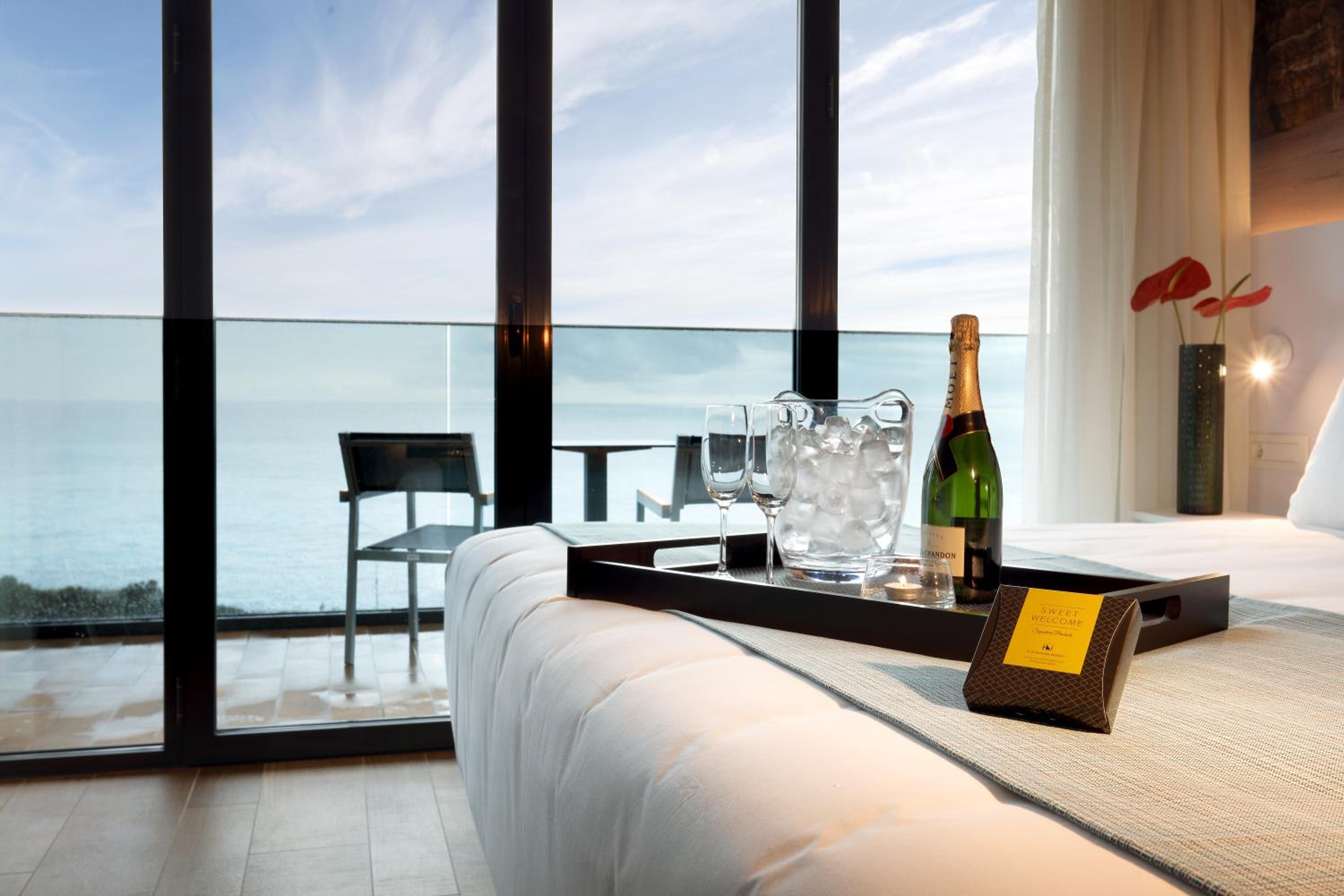 Queen or Twin Room with Balcony and Sea View