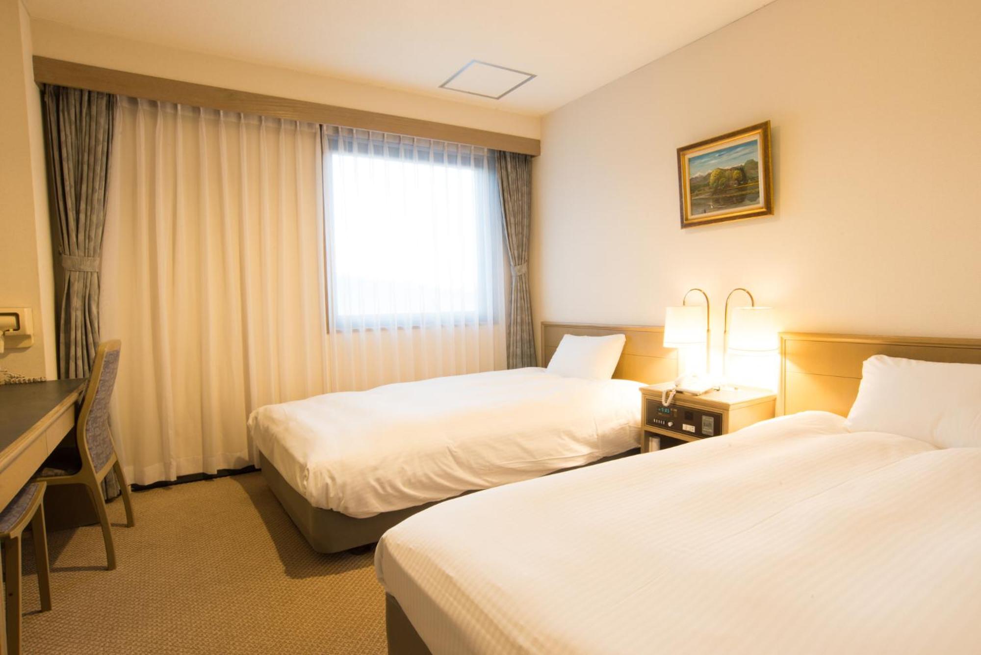 Twin Room - Photo 3