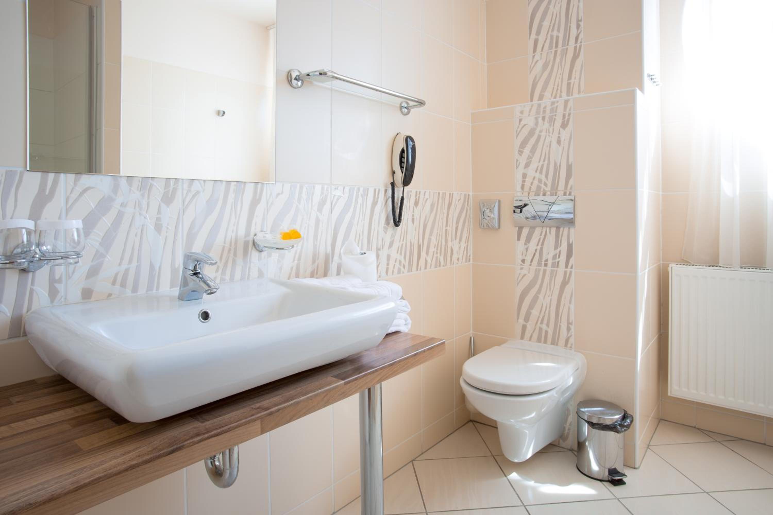 Standard Double or Twin Room - Photo 2