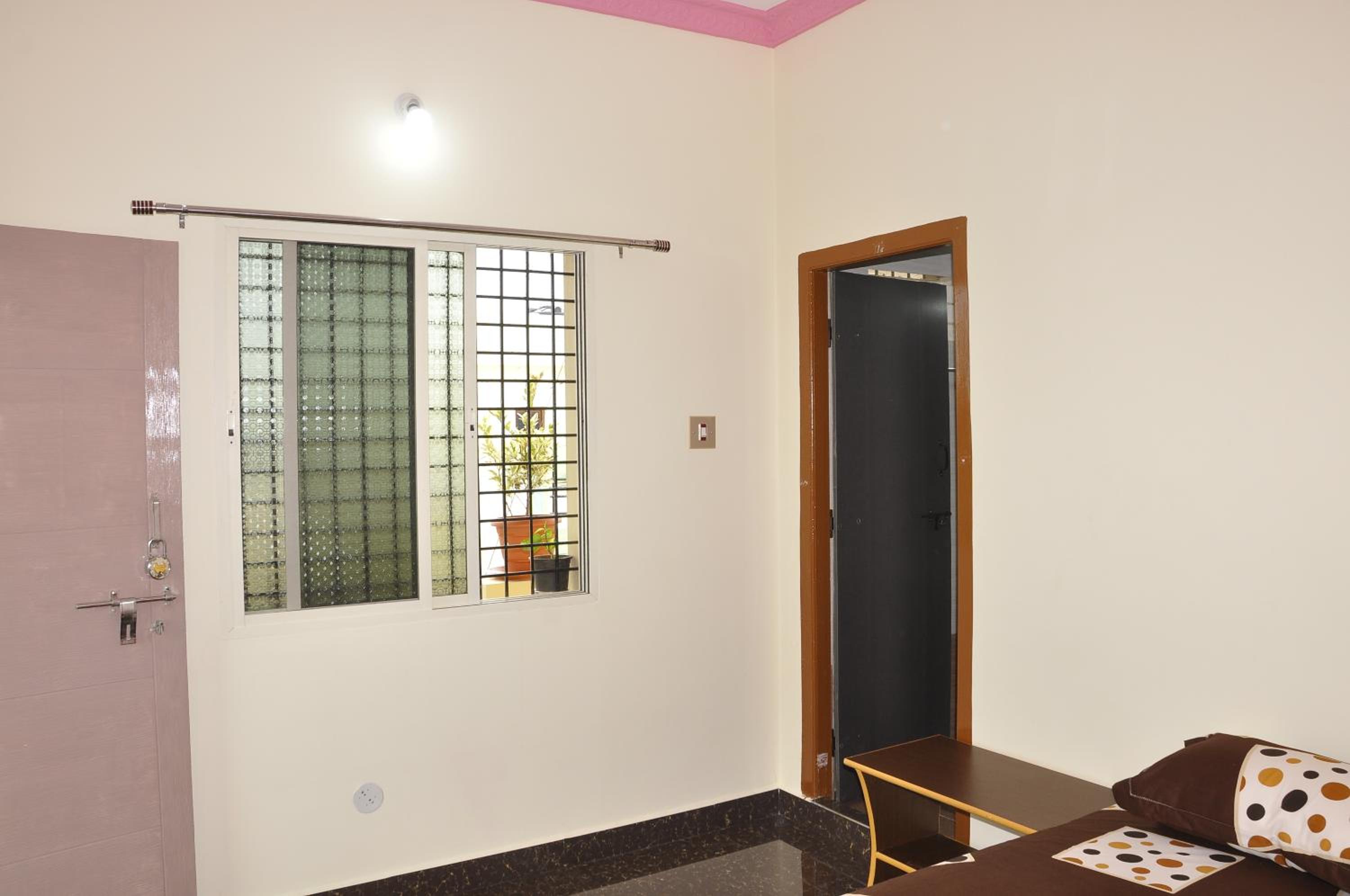 Deluxe Double Room with Balcony - Photo 20