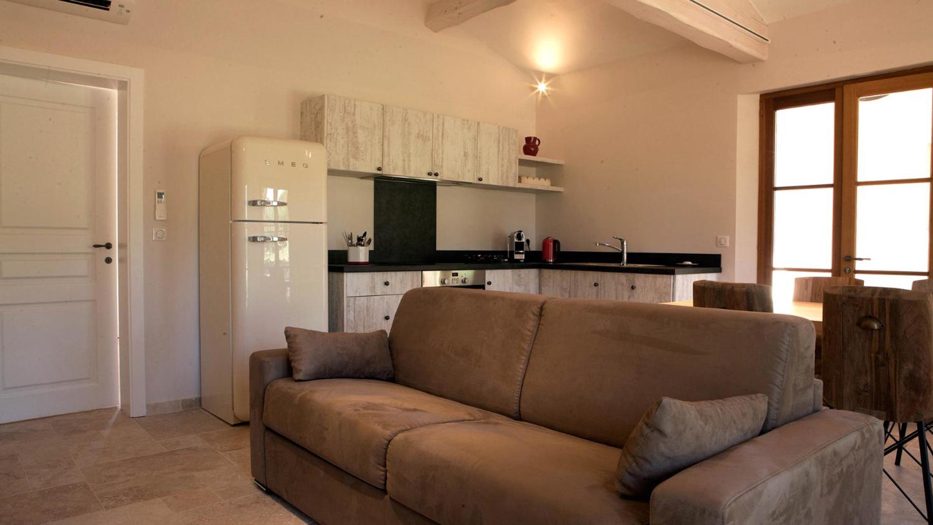 One-Bedroom Apartment photo 3